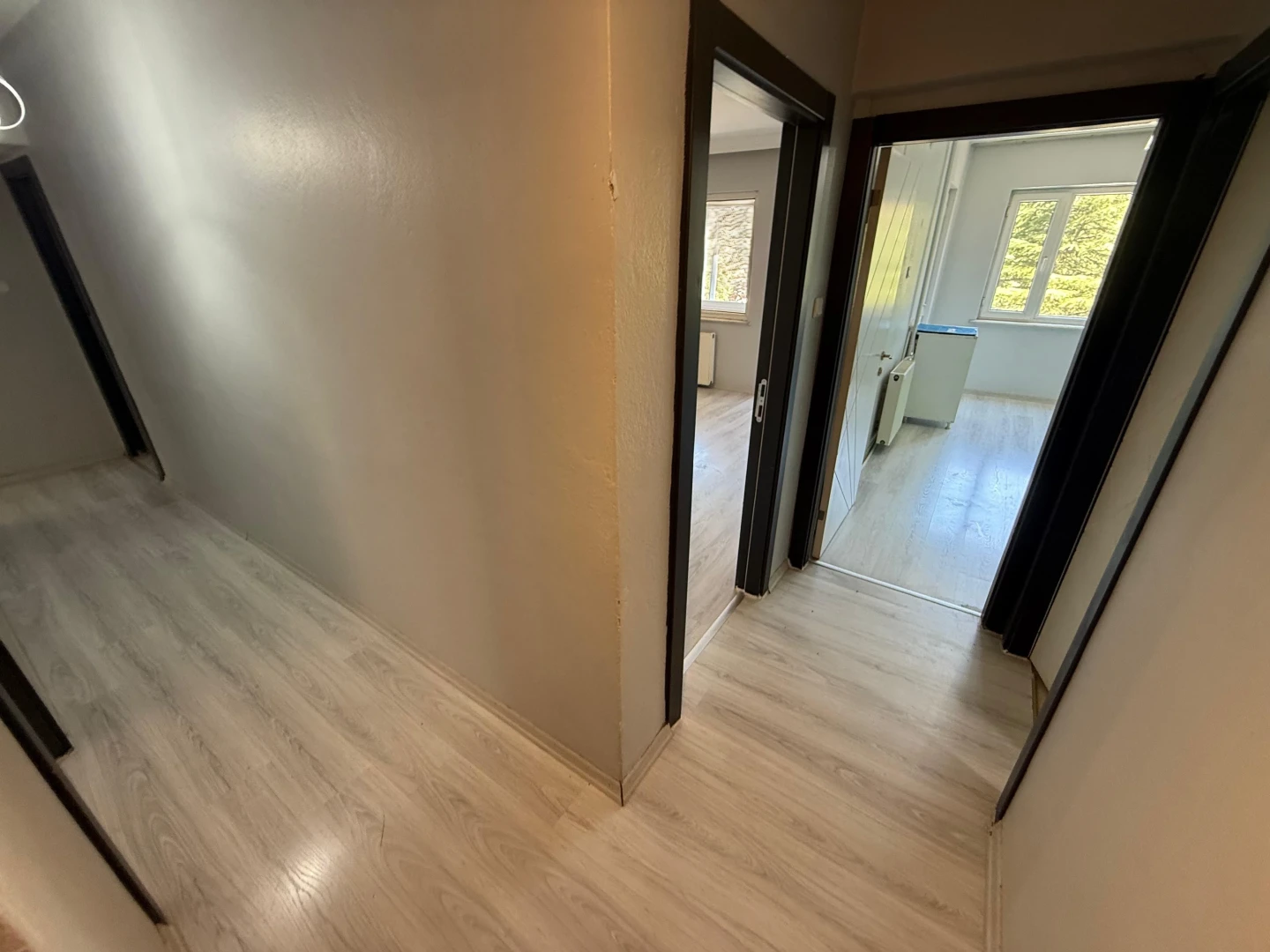YÜKSEL'DEN EDREMİT'TE ANA CADDE ÜSTÜ 2+1 KİRALIK DAİRE