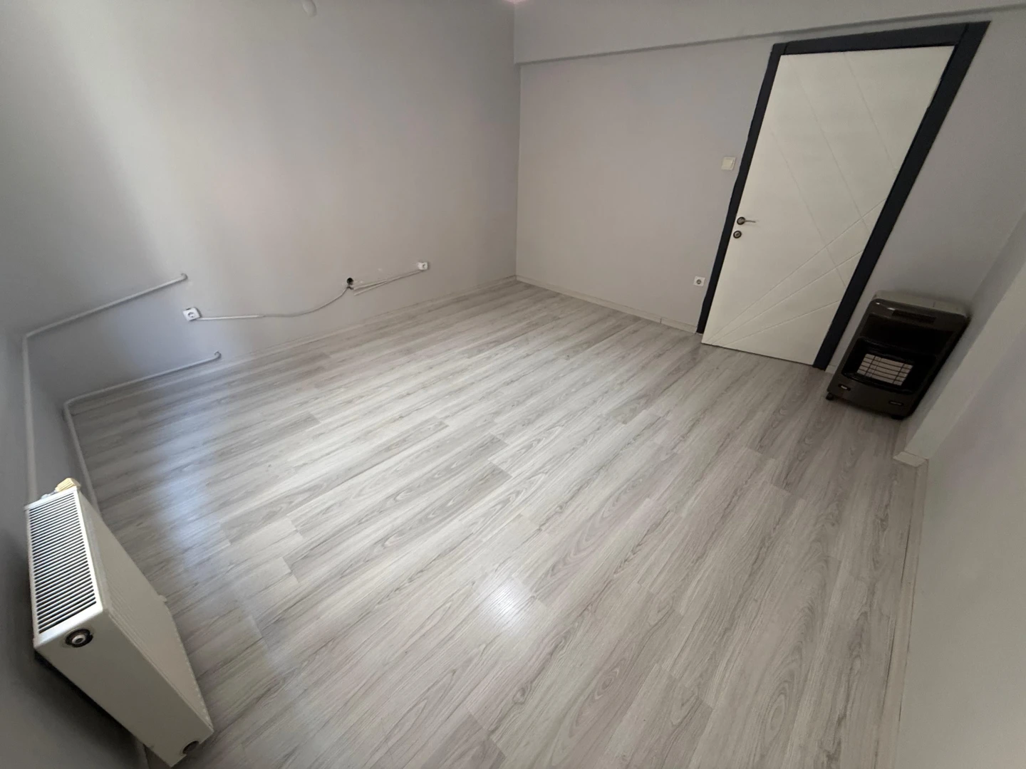 YÜKSEL'DEN EDREMİT'TE ANA CADDE ÜSTÜ 2+1 KİRALIK DAİRE