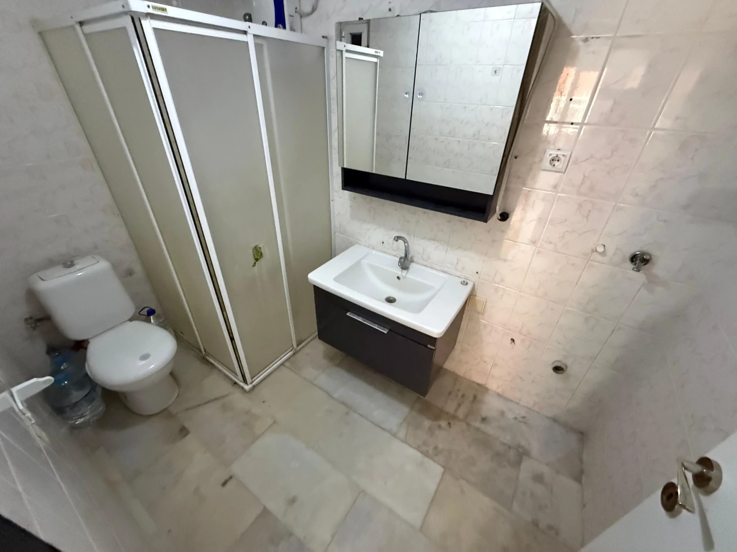 YÜKSEL'DEN EDREMİT'TE ANA CADDE ÜSTÜ 2+1 KİRALIK DAİRE