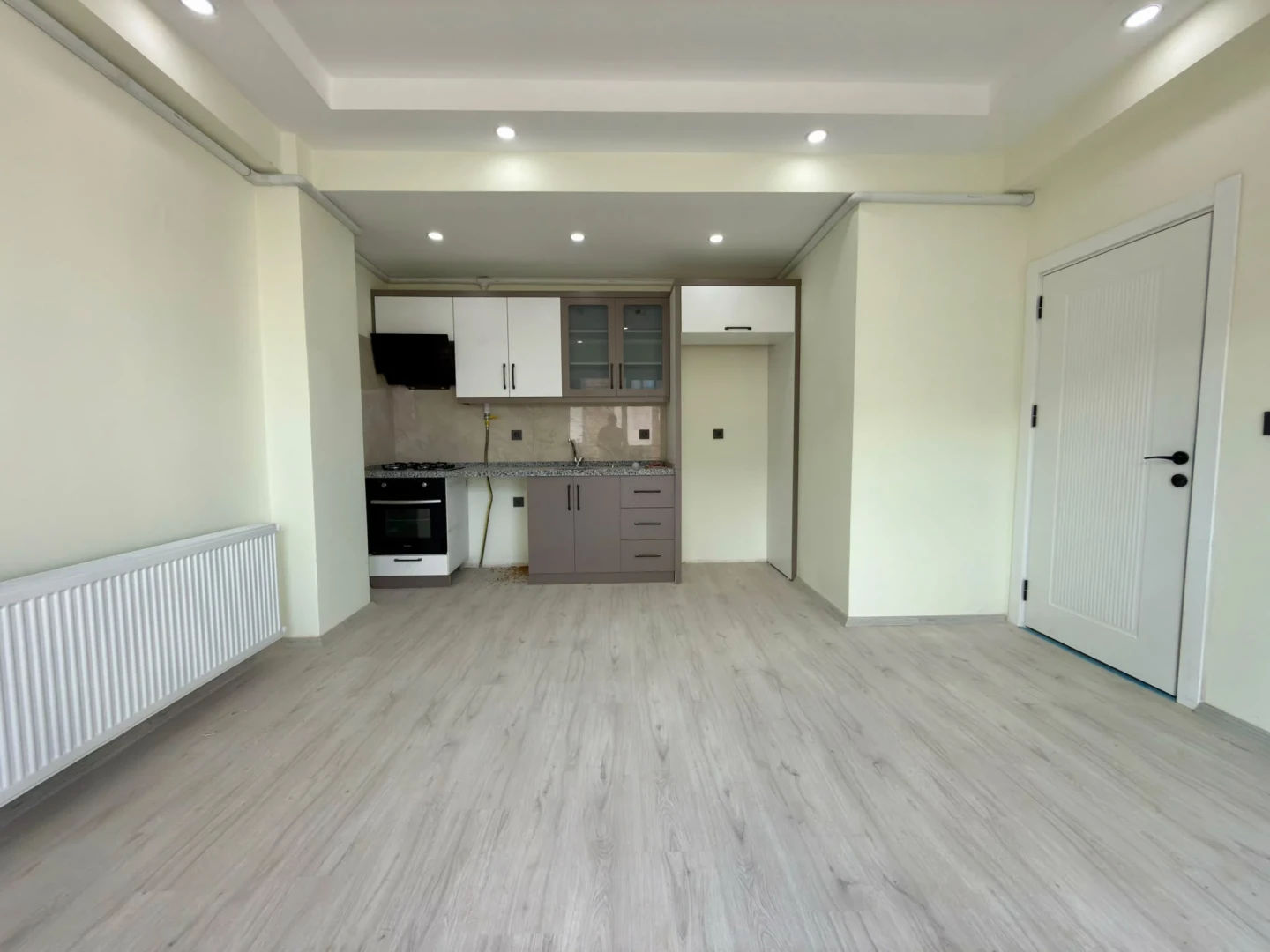 YÜKSEL'DEN EDREMİT'TE MERKEZİ KONUMDA ARAKAT ÖN CEPHE 1+1 SIFIR DAİRE