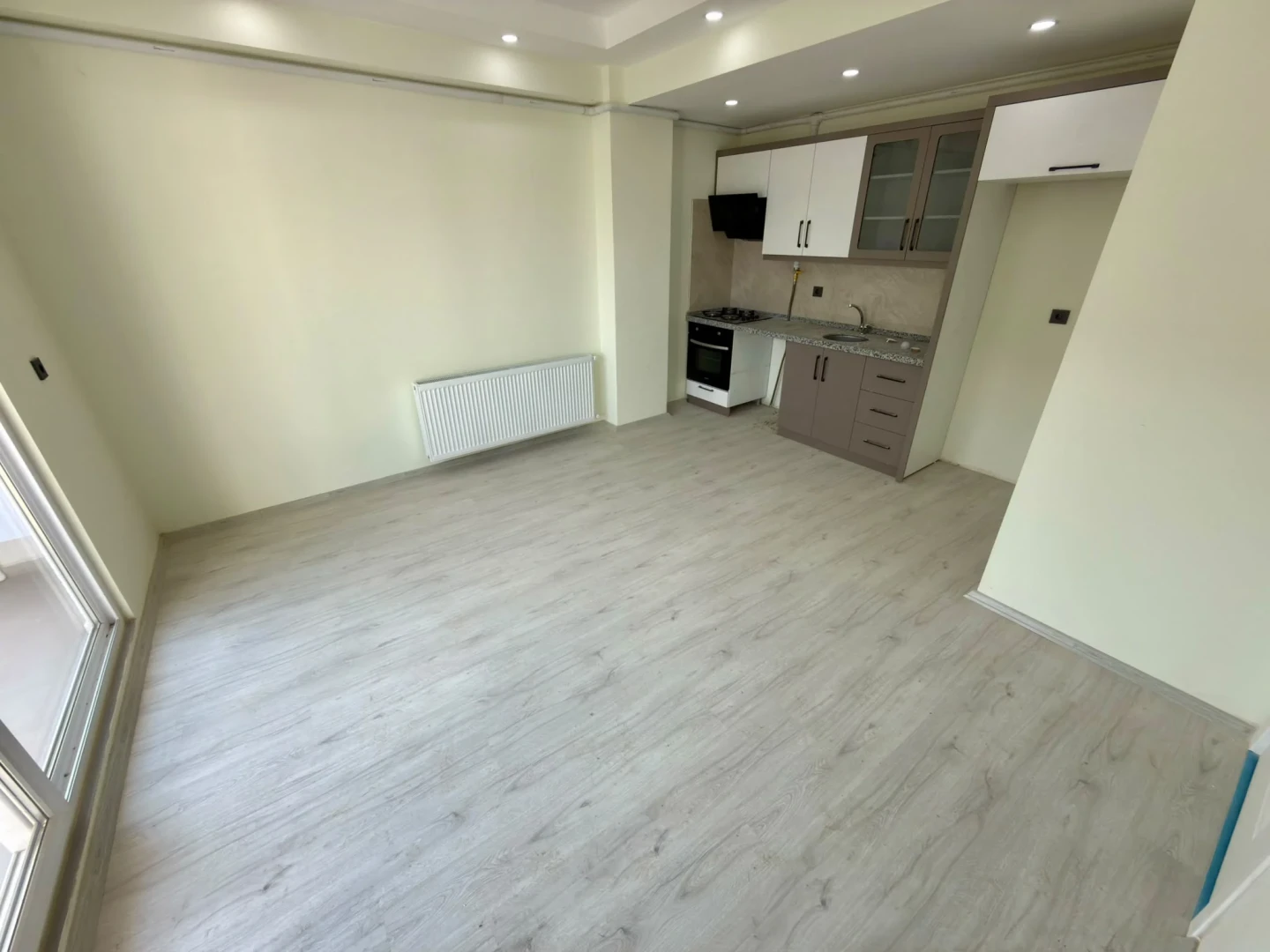 YÜKSEL'DEN EDREMİT'TE MERKEZİ KONUMDA ARAKAT ÖN CEPHE 1+1 SIFIR DAİRE