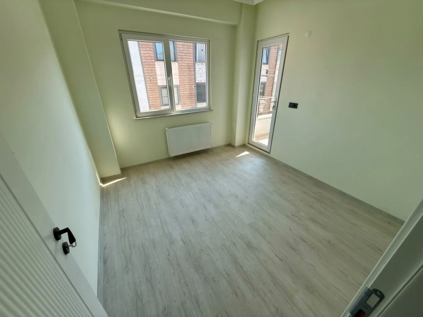 YÜKSEL'DEN EDREMİT'TE MERKEZİ KONUMDA ARAKAT ÖN CEPHE 1+1 SIFIR DAİRE