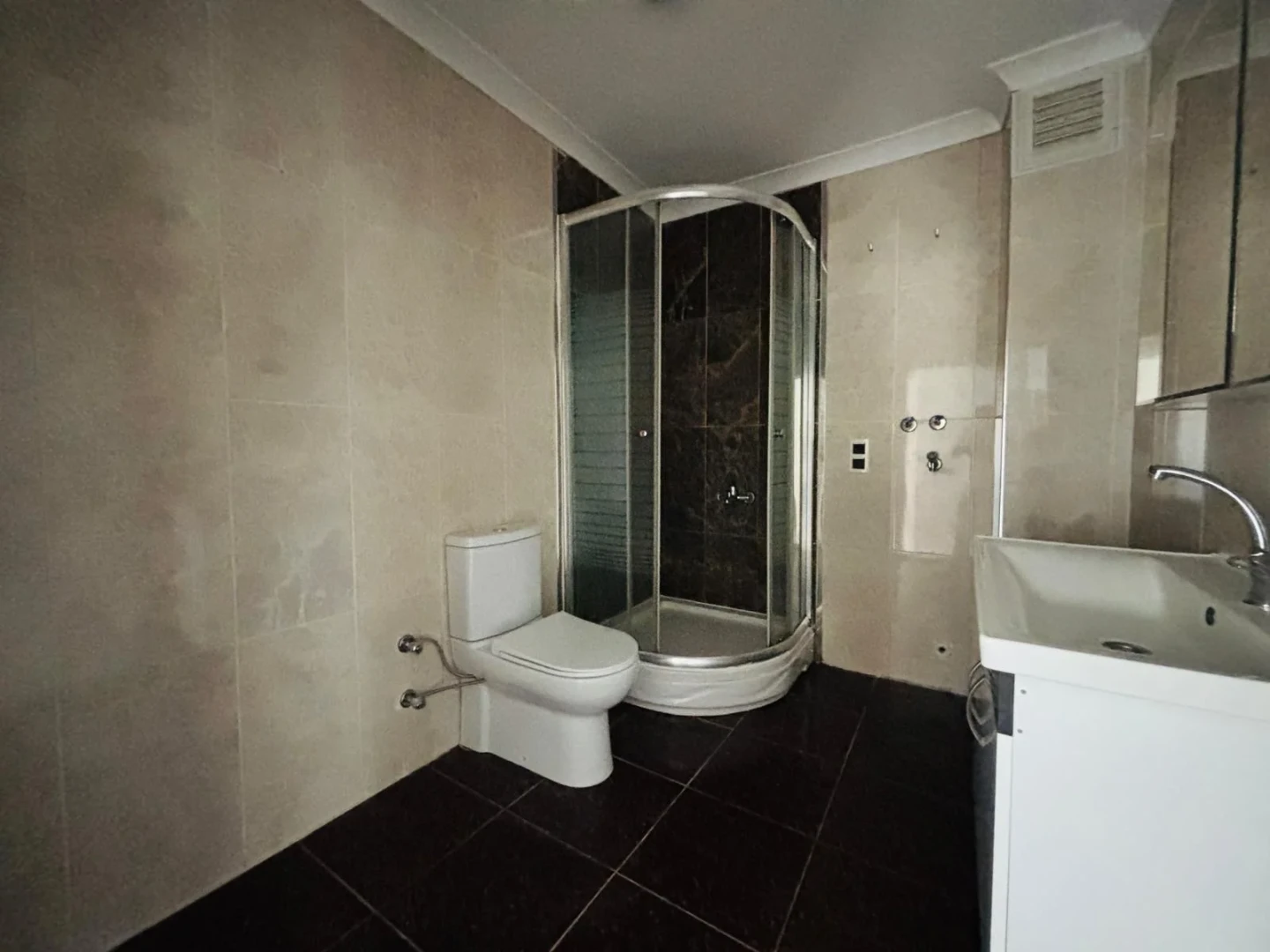YÜKSELDEN ALTINKUMDA ÖN CEPHE EBEVEYN BANYO DOĞALGAZLI 3+1 DAİRE