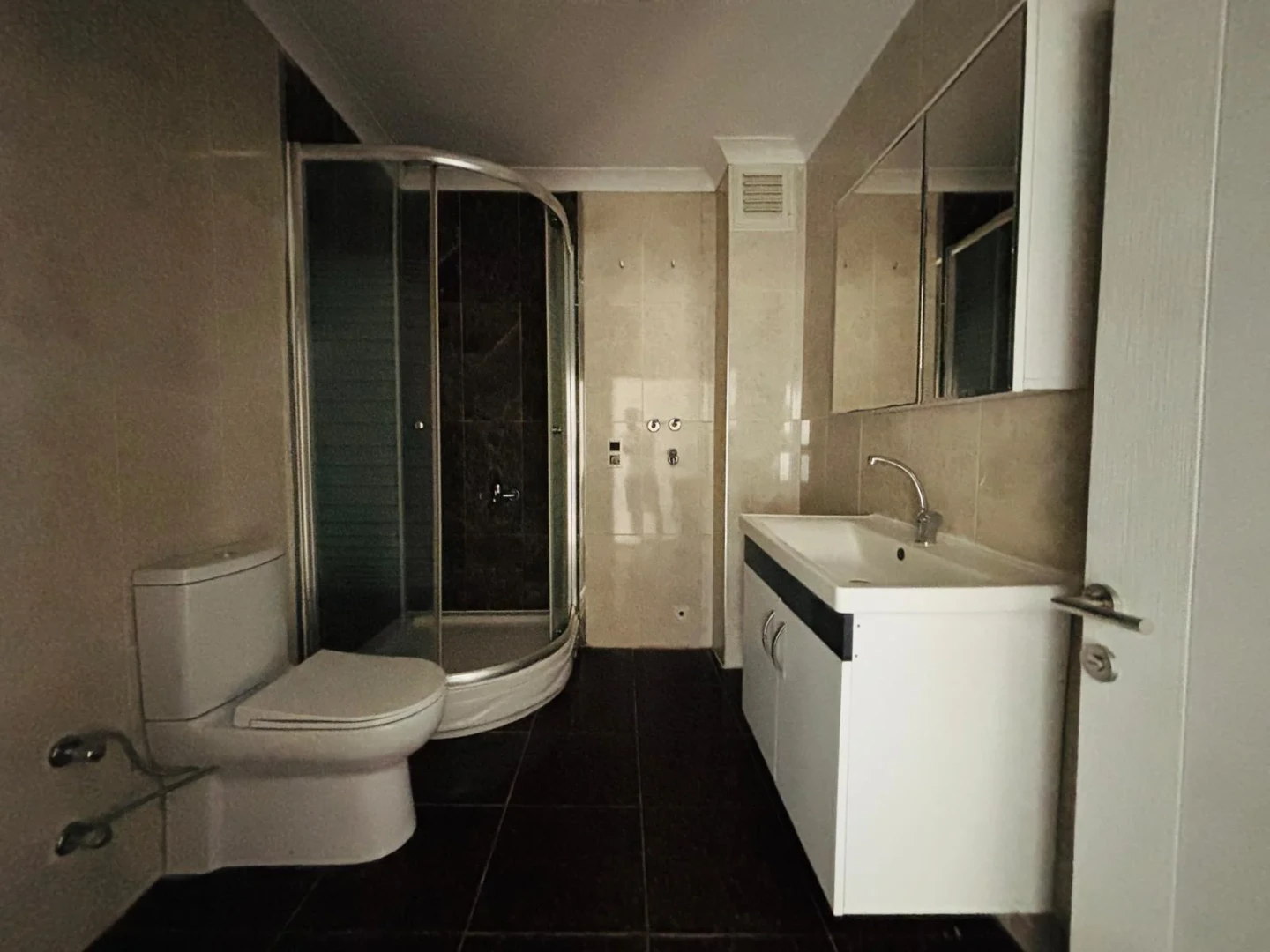 YÜKSELDEN ALTINKUMDA ÖN CEPHE EBEVEYN BANYO DOĞALGAZLI 3+1 DAİRE