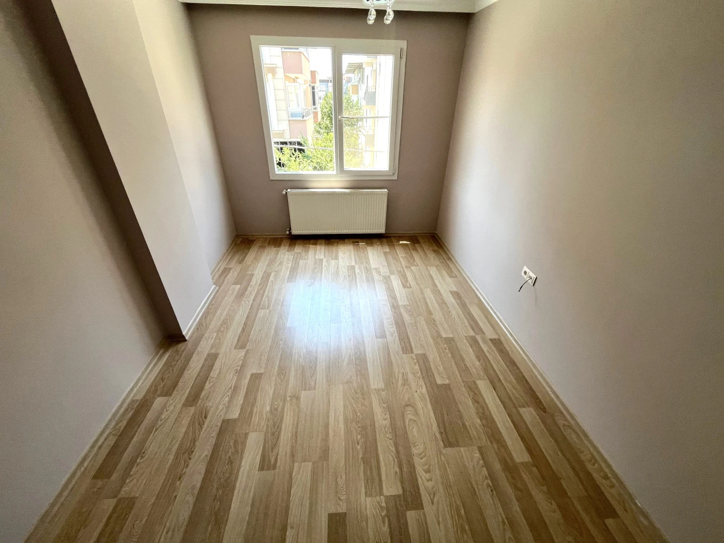 YÜKSELDEN İKİZÇAYDA ÖNCEPHE EBEVEYN BANYOLU DOĞALGAZLI 3+1 DAİRE