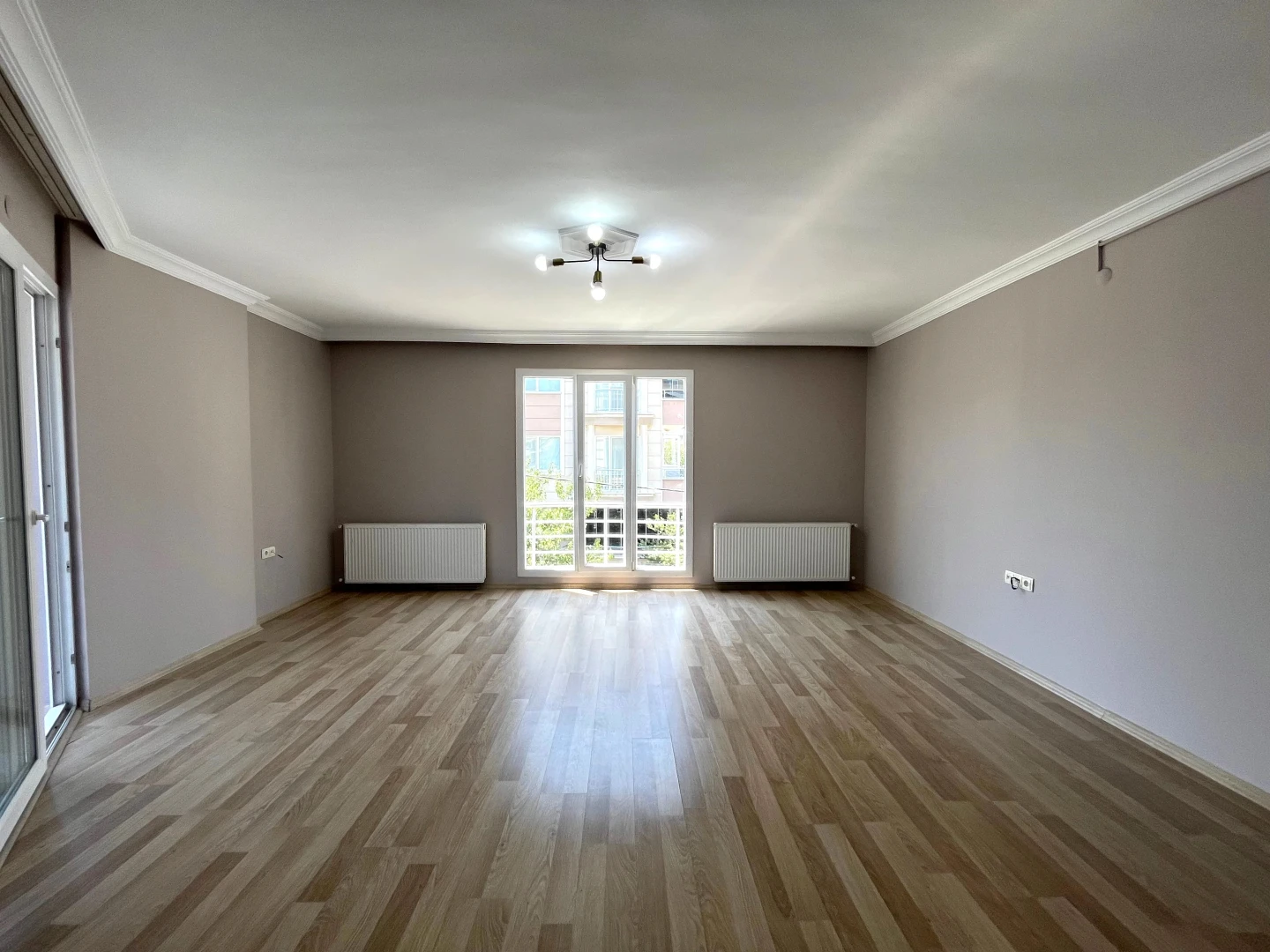 YÜKSELDEN İKİZÇAYDA ÖNCEPHE EBEVEYN BANYOLU DOĞALGAZLI 3+1 DAİRE