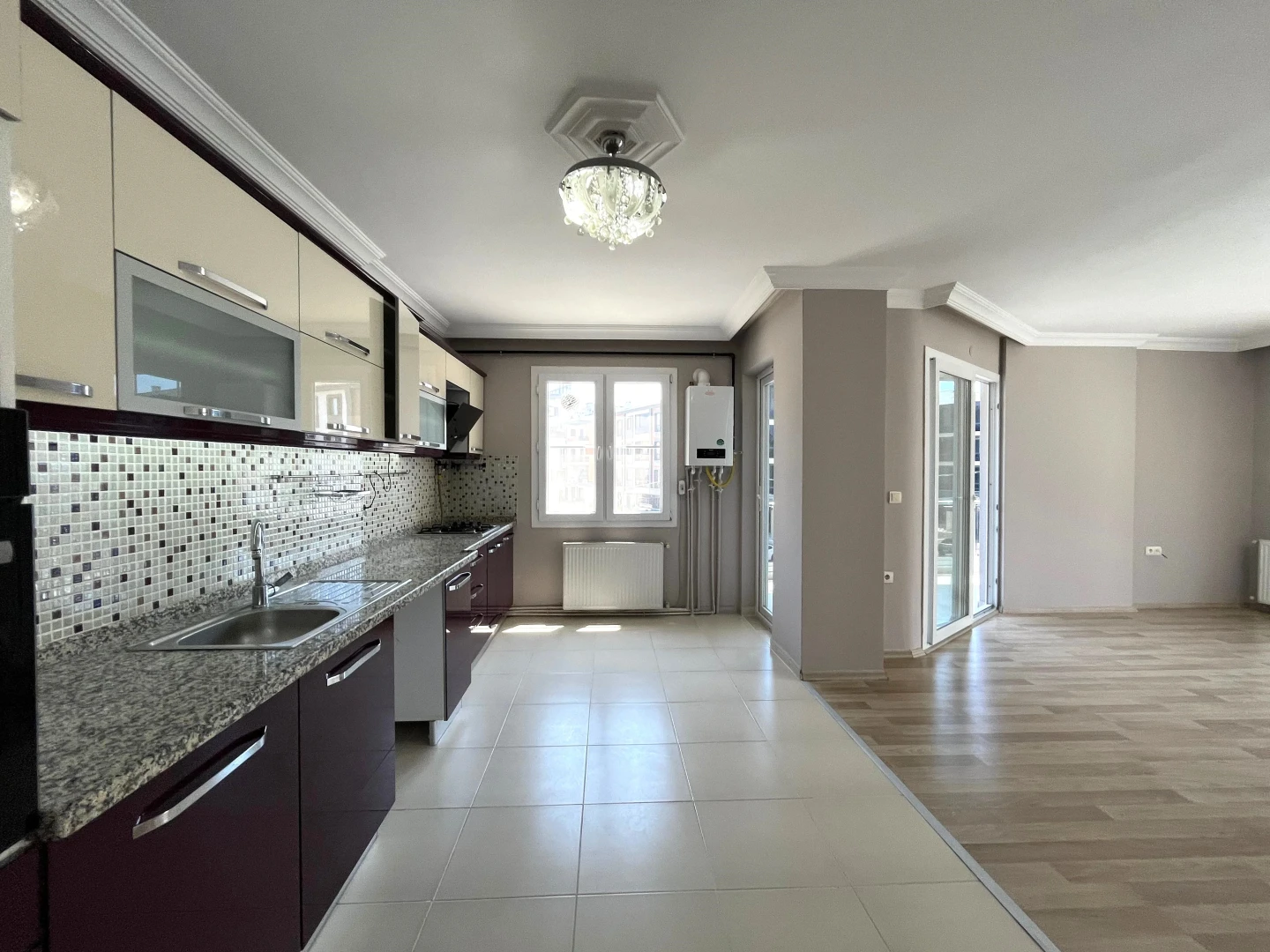 YÜKSELDEN İKİZÇAYDA ÖNCEPHE EBEVEYN BANYOLU DOĞALGAZLI 3+1 DAİRE