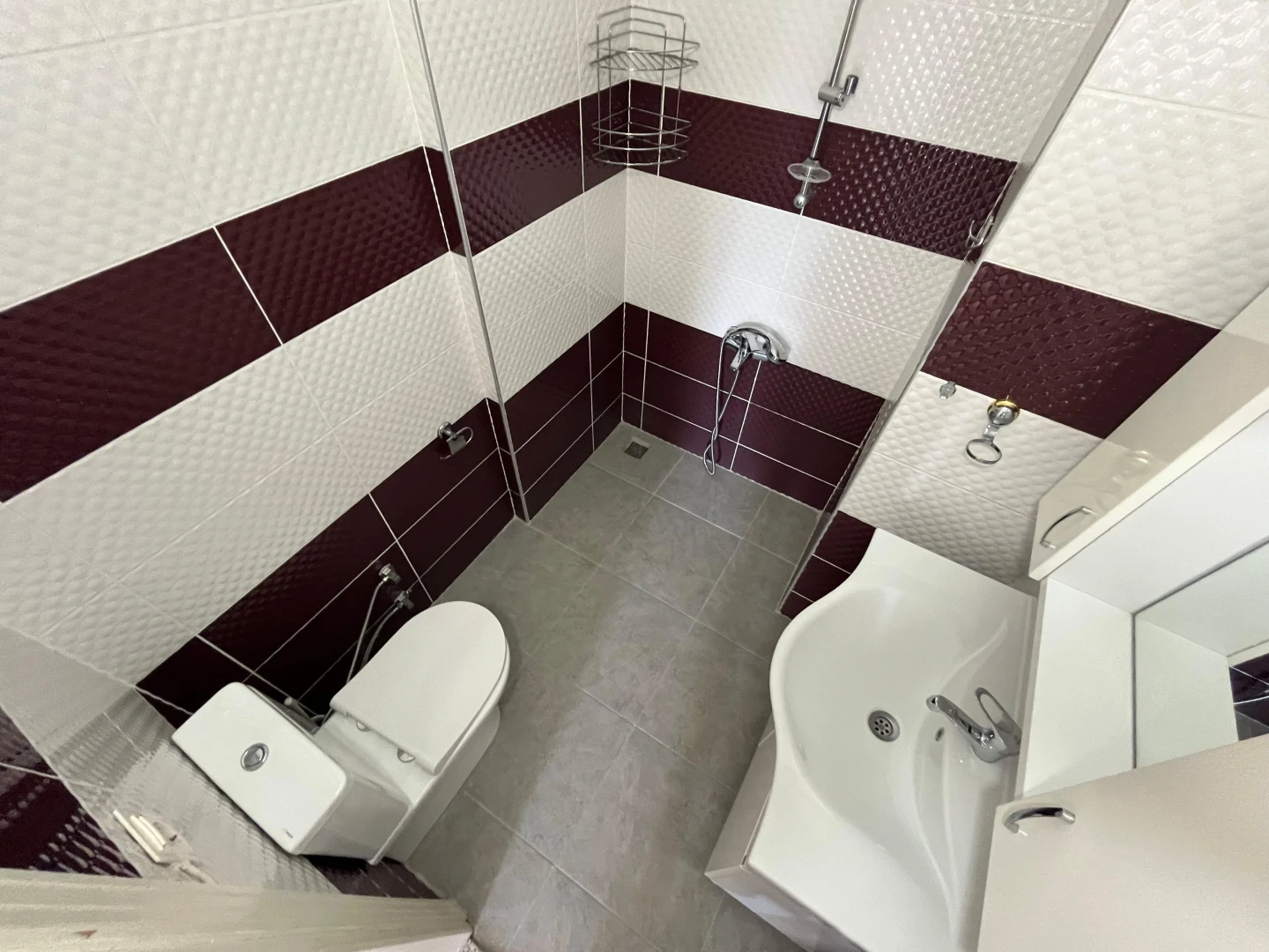 YÜKSELDEN İKİZÇAYDA ÖNCEPHE EBEVEYN BANYOLU DOĞALGAZLI 3+1 DAİRE