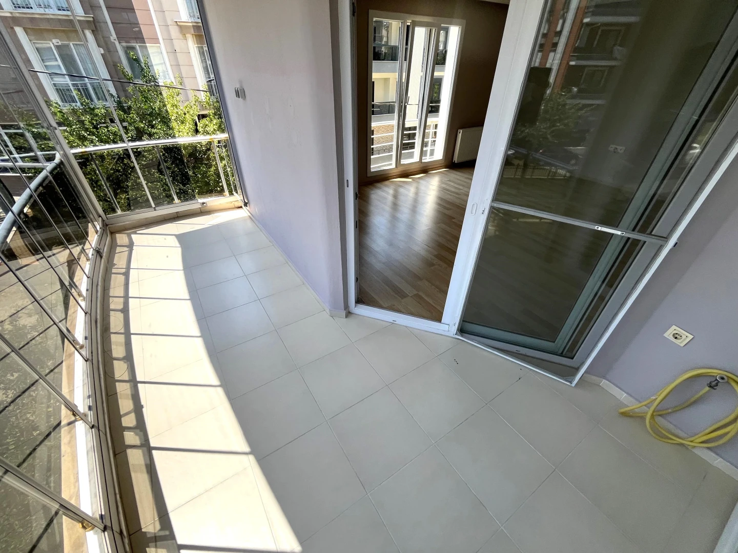 YÜKSELDEN İKİZÇAYDA ÖNCEPHE EBEVEYN BANYOLU DOĞALGAZLI 3+1 DAİRE