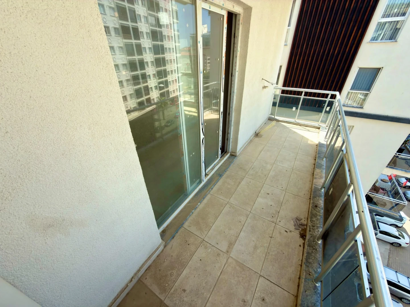 YÜKSELDEN KADIKÖYDE HAVUZLU ÖN CEPHE GENİŞ BALKONLU 1+1LÜX DAİRE