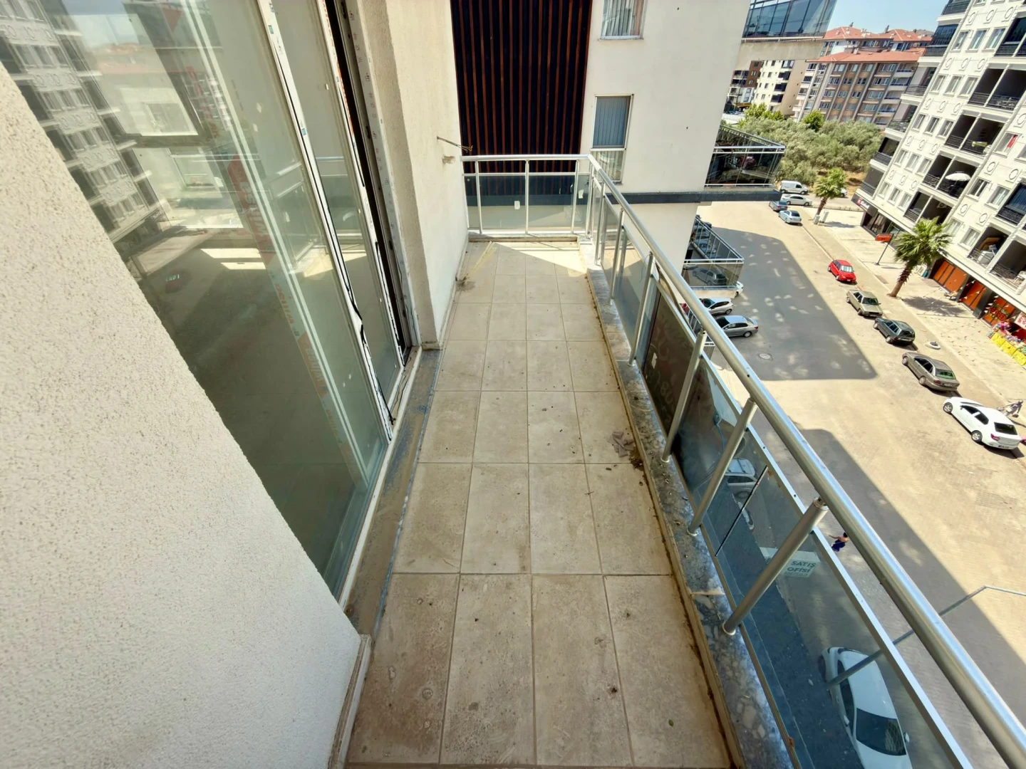 YÜKSELDEN KADIKÖYDE HAVUZLU ÖN CEPHE GENİŞ BALKONLU 1+1LÜX DAİRE