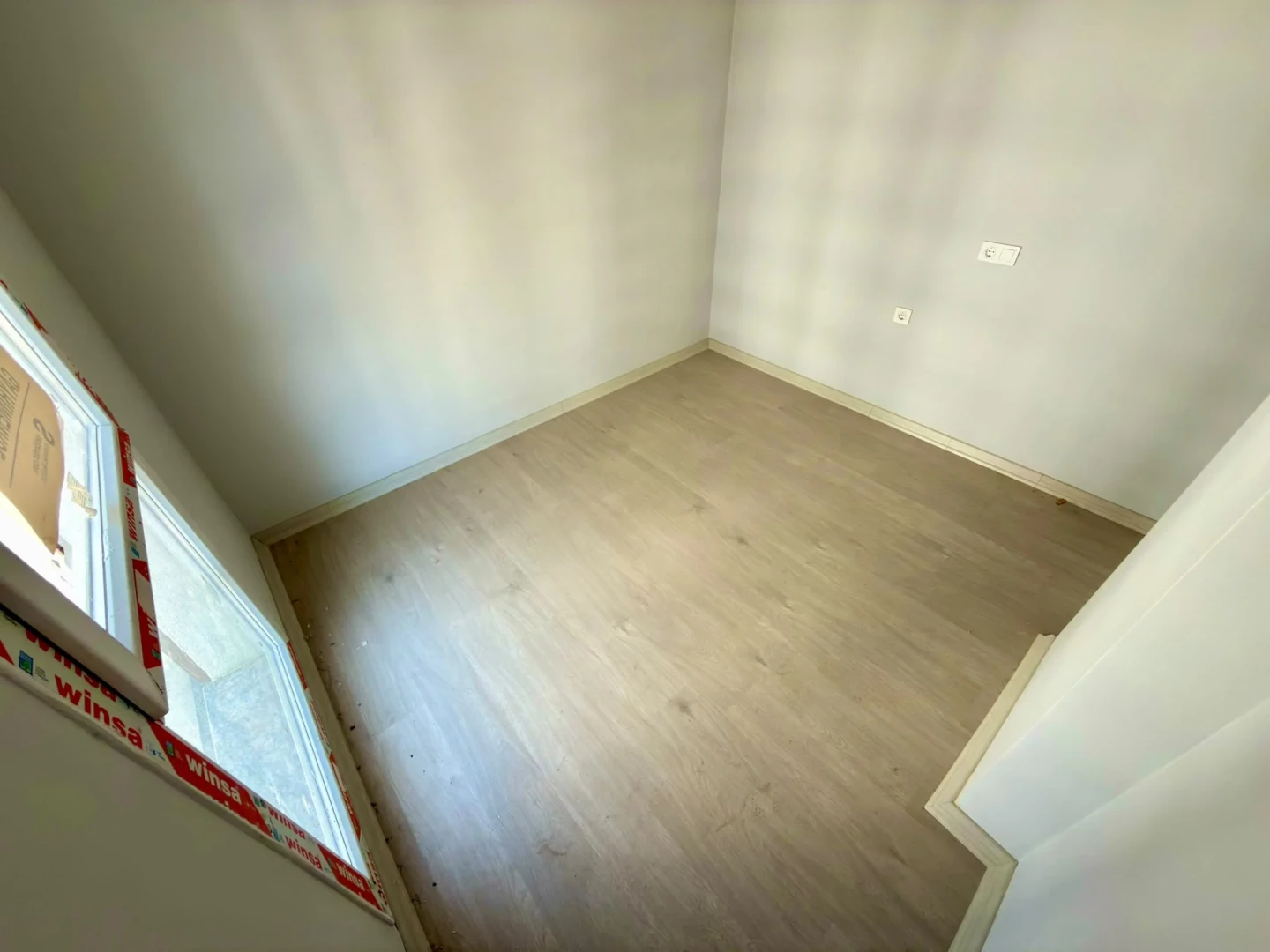 YÜKSELDEN KADIKÖYDE HAVUZLU ÖN CEPHE GENİŞ BALKONLU 1+1LÜX DAİRE