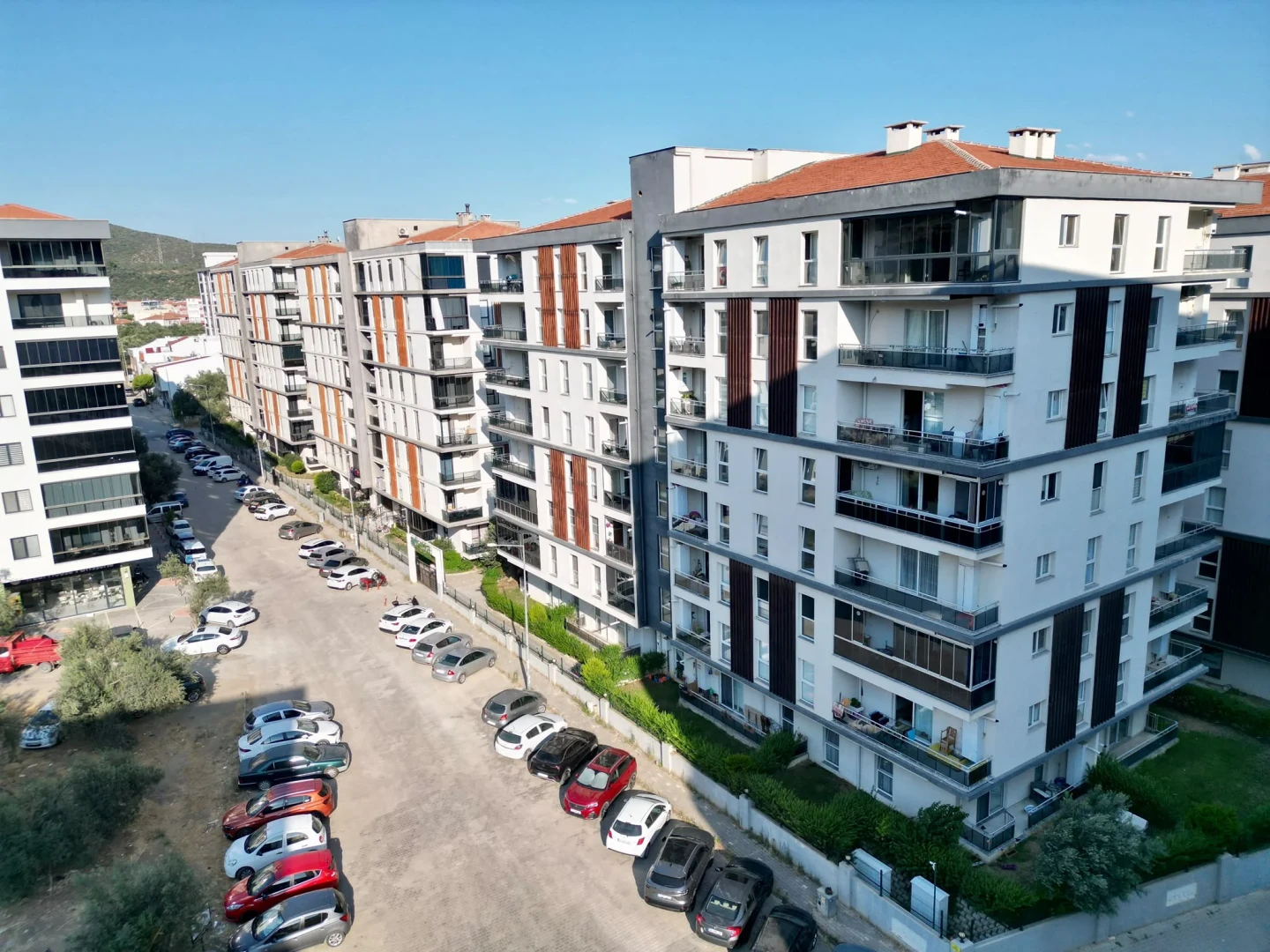 YÜKSELDEN KADIKÖYDE HAVUZLU ÖN CEPHE GENİŞ BALKONLU 1+1LÜX DAİRE