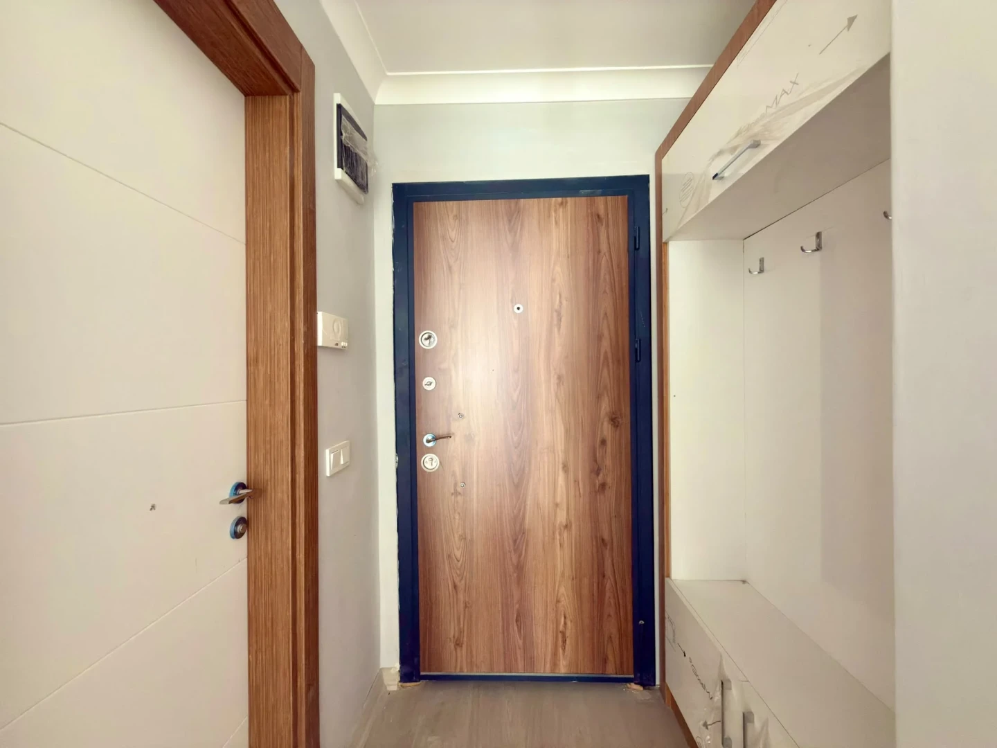 YÜKSELDEN KADIKÖYDE HAVUZLU ÖN CEPHE GENİŞ BALKONLU 1+1LÜX DAİRE