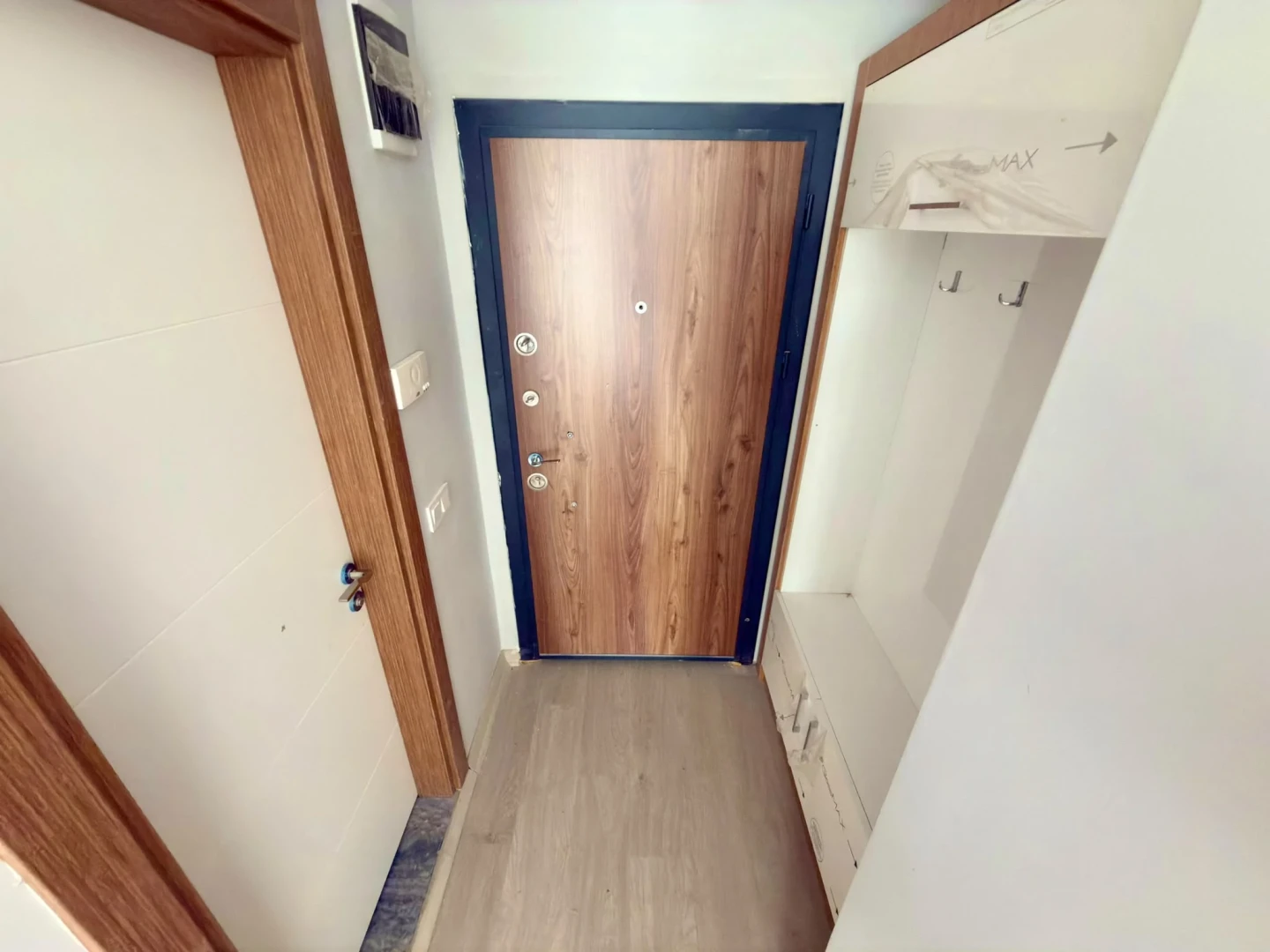 YÜKSELDEN KADIKÖYDE HAVUZLU ÖN CEPHE GENİŞ BALKONLU 1+1LÜX DAİRE