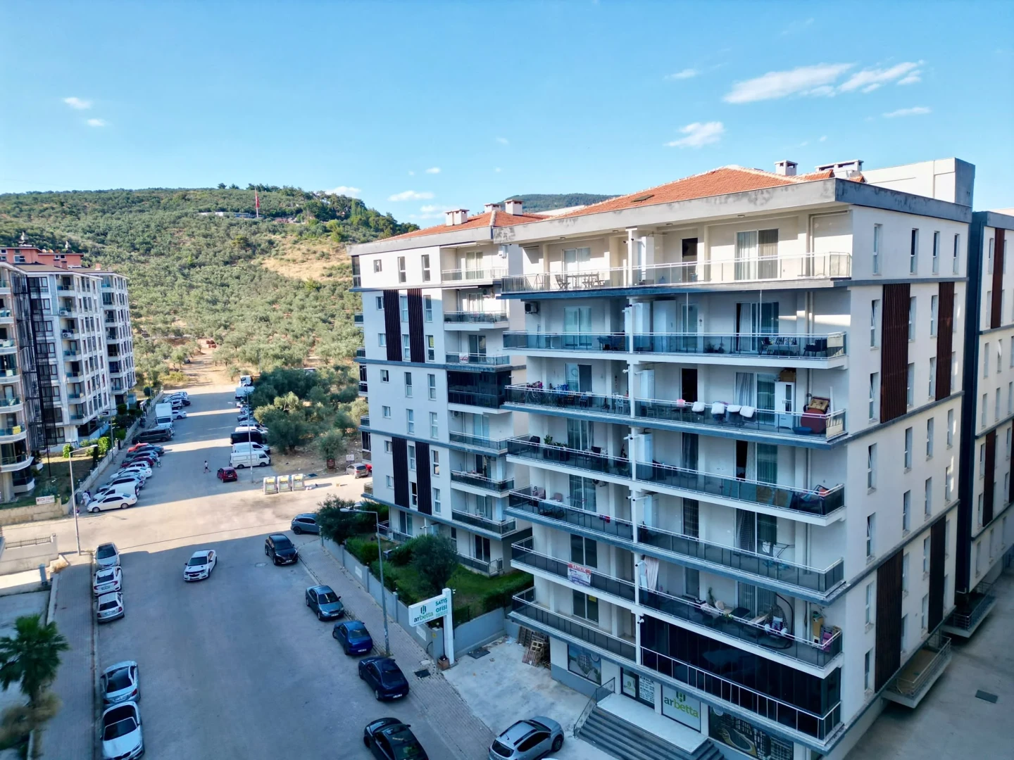 YÜKSELDEN KADIKÖYDE HAVUZLU ÖN CEPHE GENİŞ BALKONLU 1+1LÜX DAİRE