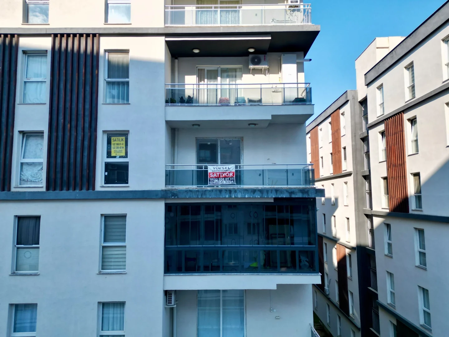 YÜKSELDEN KADIKÖYDE HAVUZLU ÖN CEPHE GENİŞ BALKONLU 1+1LÜX DAİRE