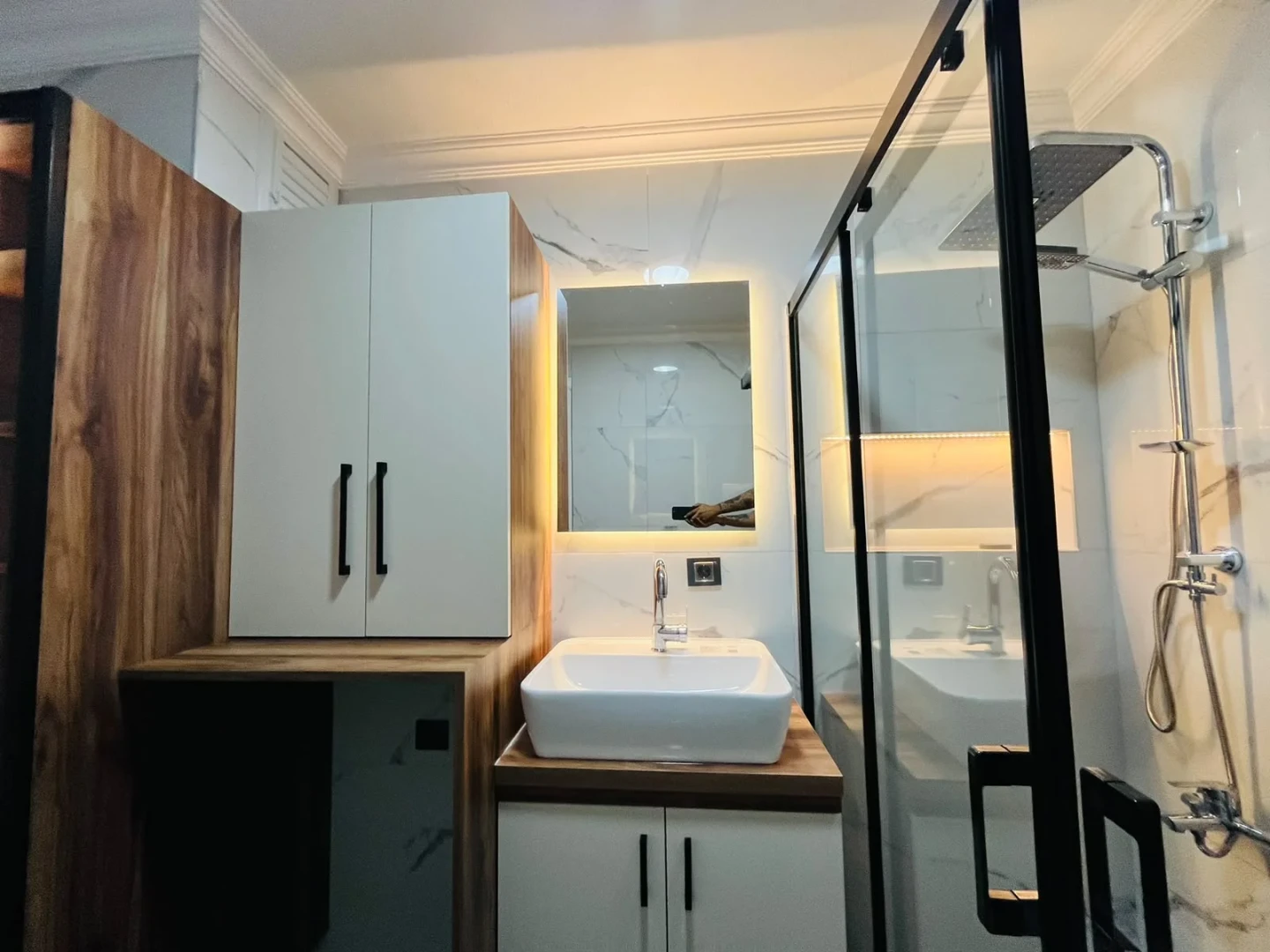 YÜKSELDEN ALTINKUMDA DENİZE YAKIN GENİŞ BALKONLU 2+1 DAİRE