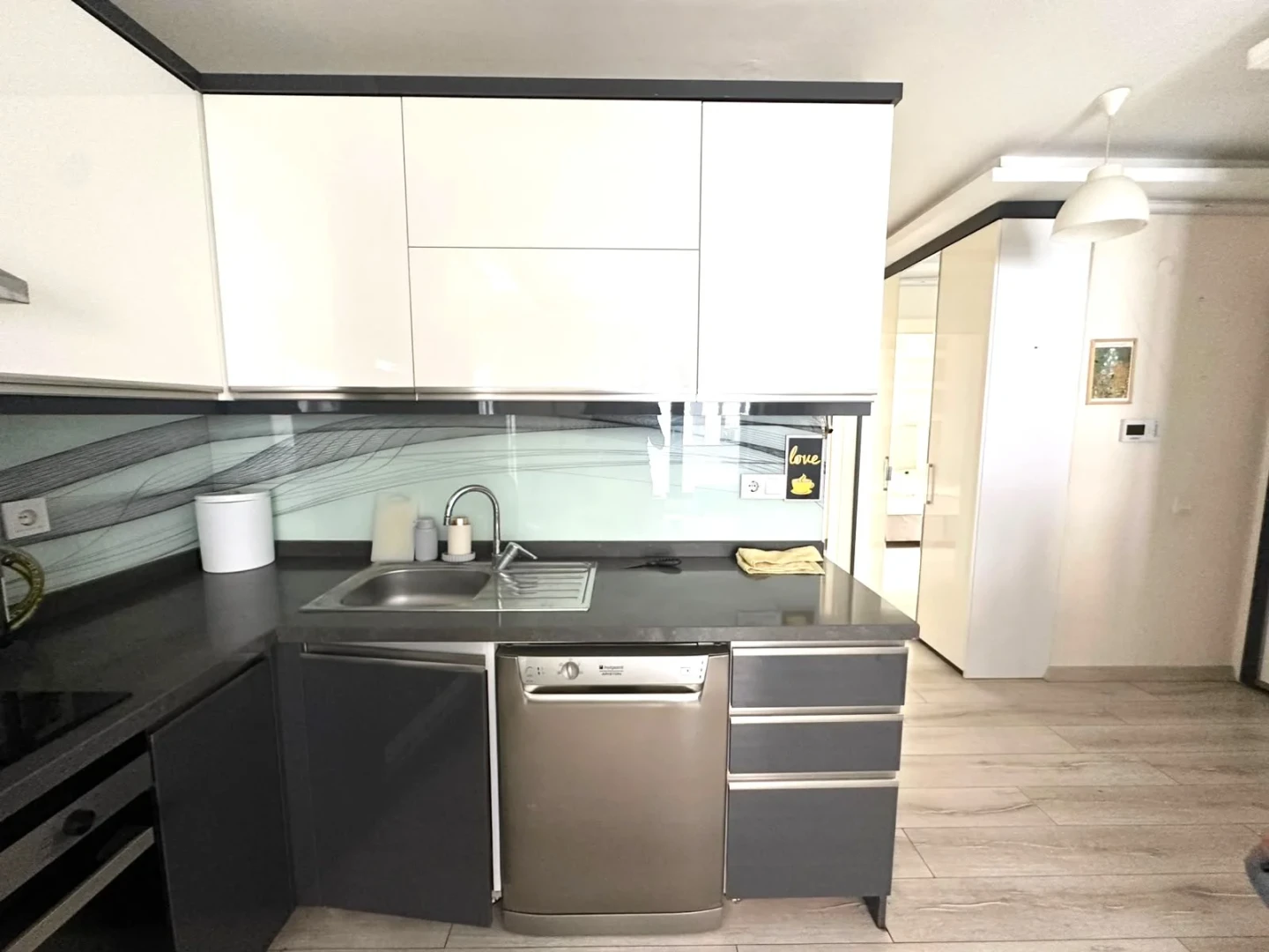 YÜKSEL'DEN ALTINKUM'DA FULL EŞYALI LUX SİTEDE HAVUZLU 1+1 DAİRE