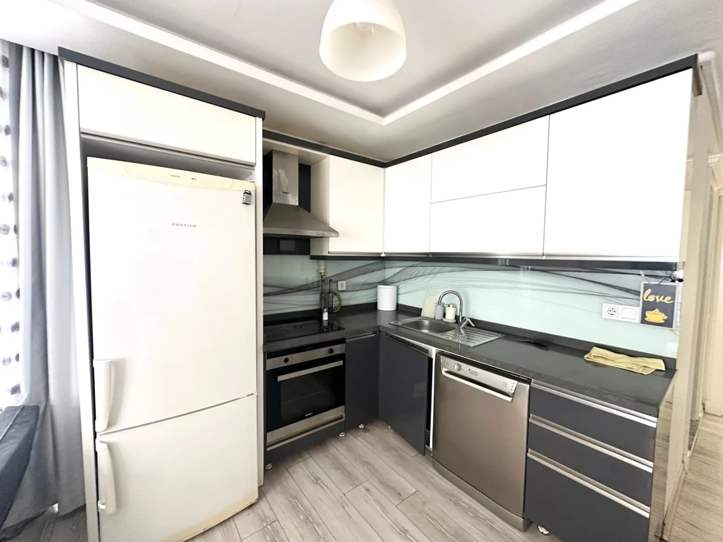 YÜKSEL'DEN ALTINKUM'DA FULL EŞYALI LUX SİTEDE HAVUZLU 1+1 DAİRE
