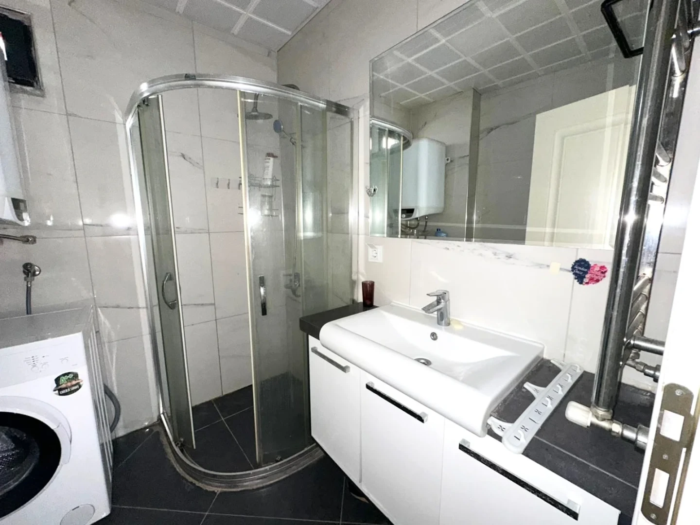 YÜKSEL'DEN ALTINKUM'DA FULL EŞYALI LUX SİTEDE HAVUZLU 1+1 DAİRE