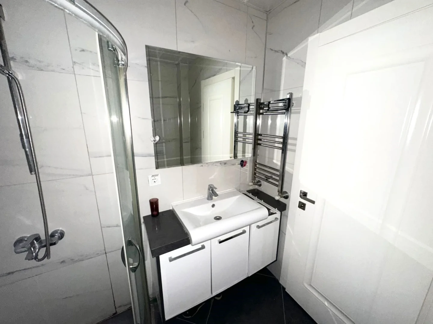 YÜKSEL'DEN ALTINKUM'DA FULL EŞYALI LUX SİTEDE HAVUZLU 1+1 DAİRE