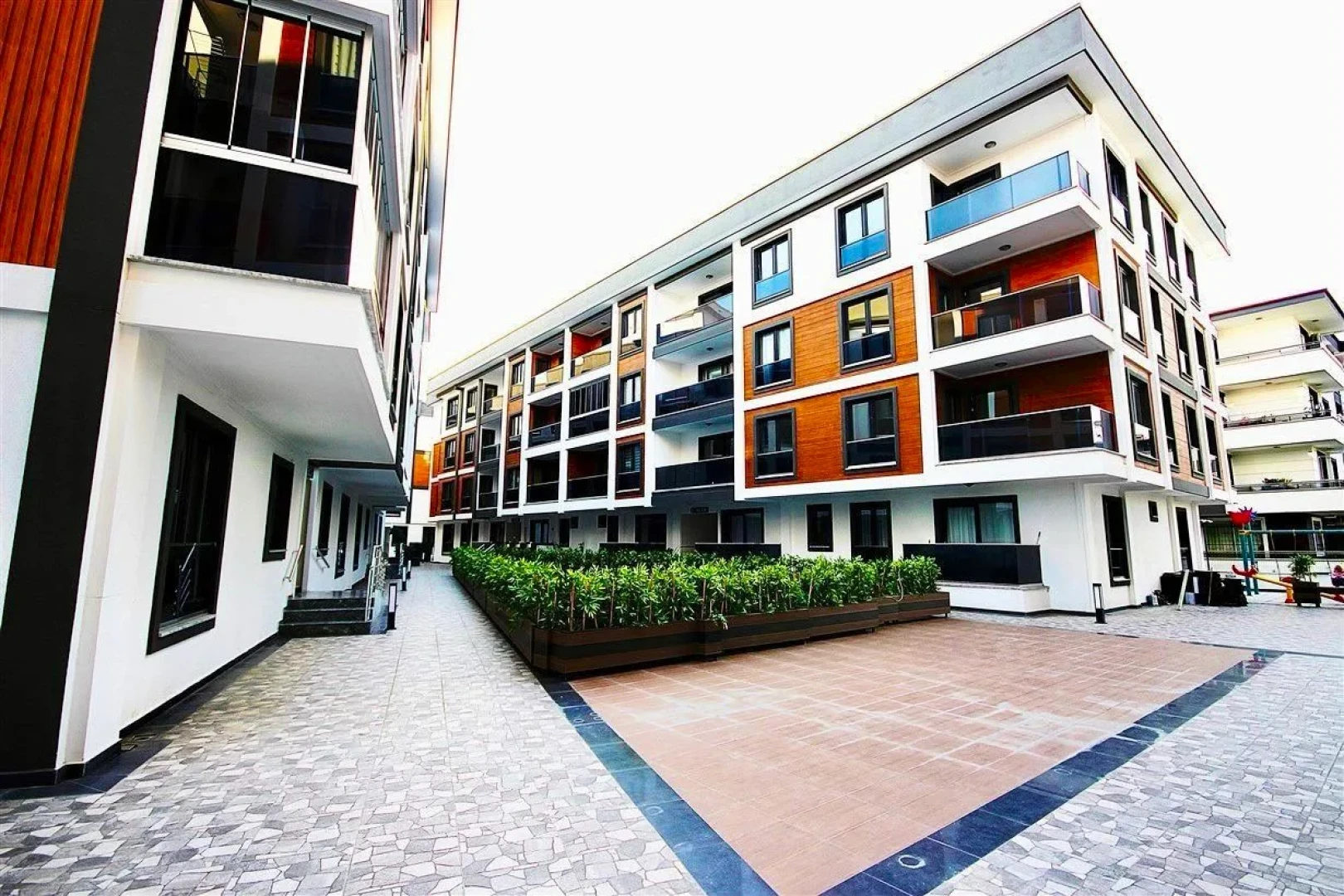 YÜKSEL'DEN ALTINKUM'DA FULL EŞYALI LUX SİTEDE HAVUZLU 1+1 DAİRE