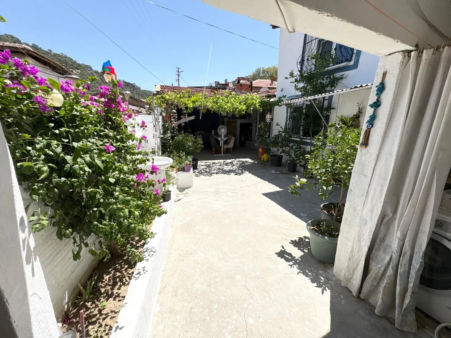 YÜKSEL GAYRİMENKUL'DEN MÜŞTEMİLATLI BAHÇELİ MÜSTAKİL KÖY EVİ