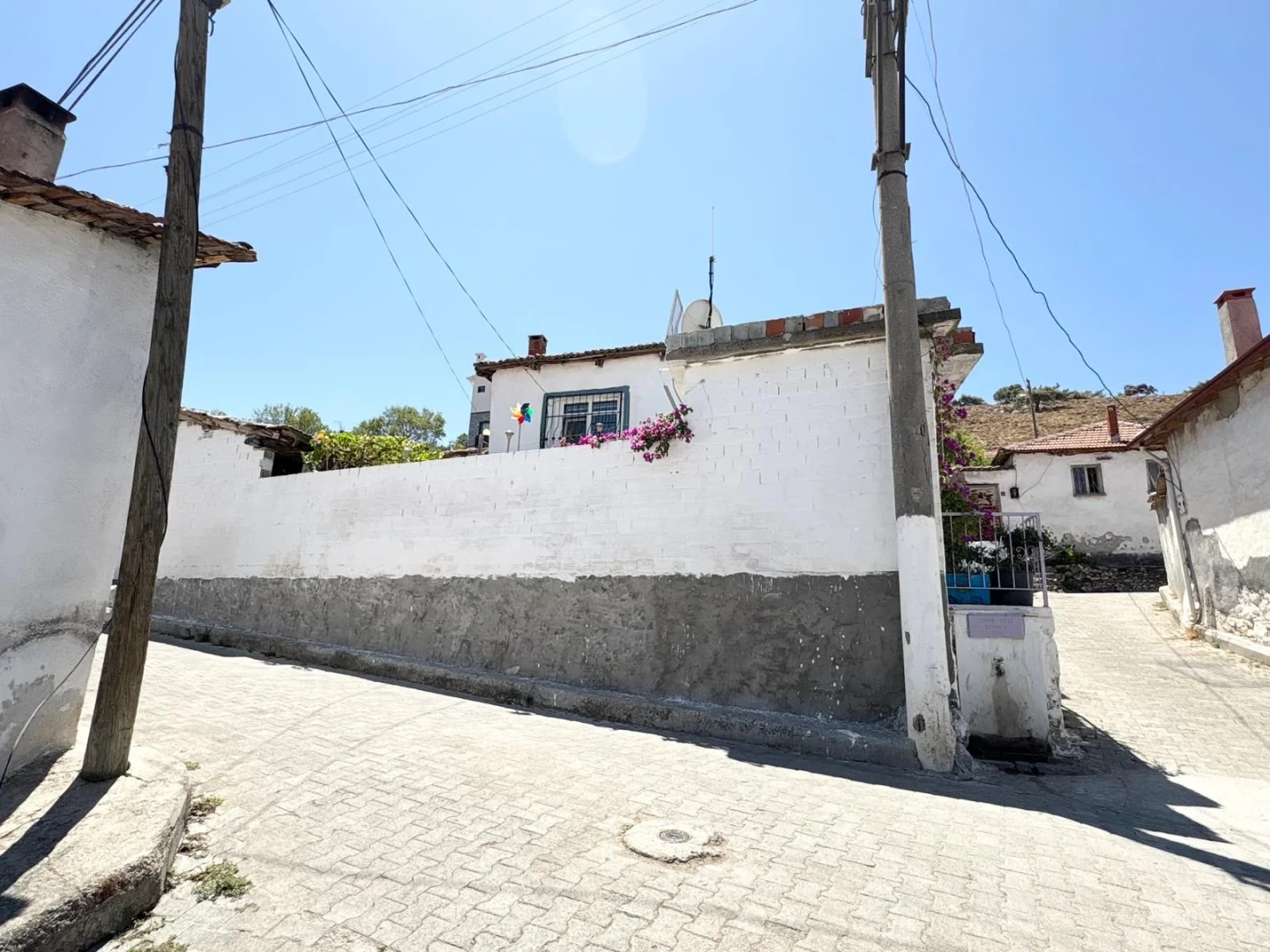 YÜKSEL GAYRİMENKUL'DEN MÜŞTEMİLATLI BAHÇELİ MÜSTAKİL KÖY EVİ