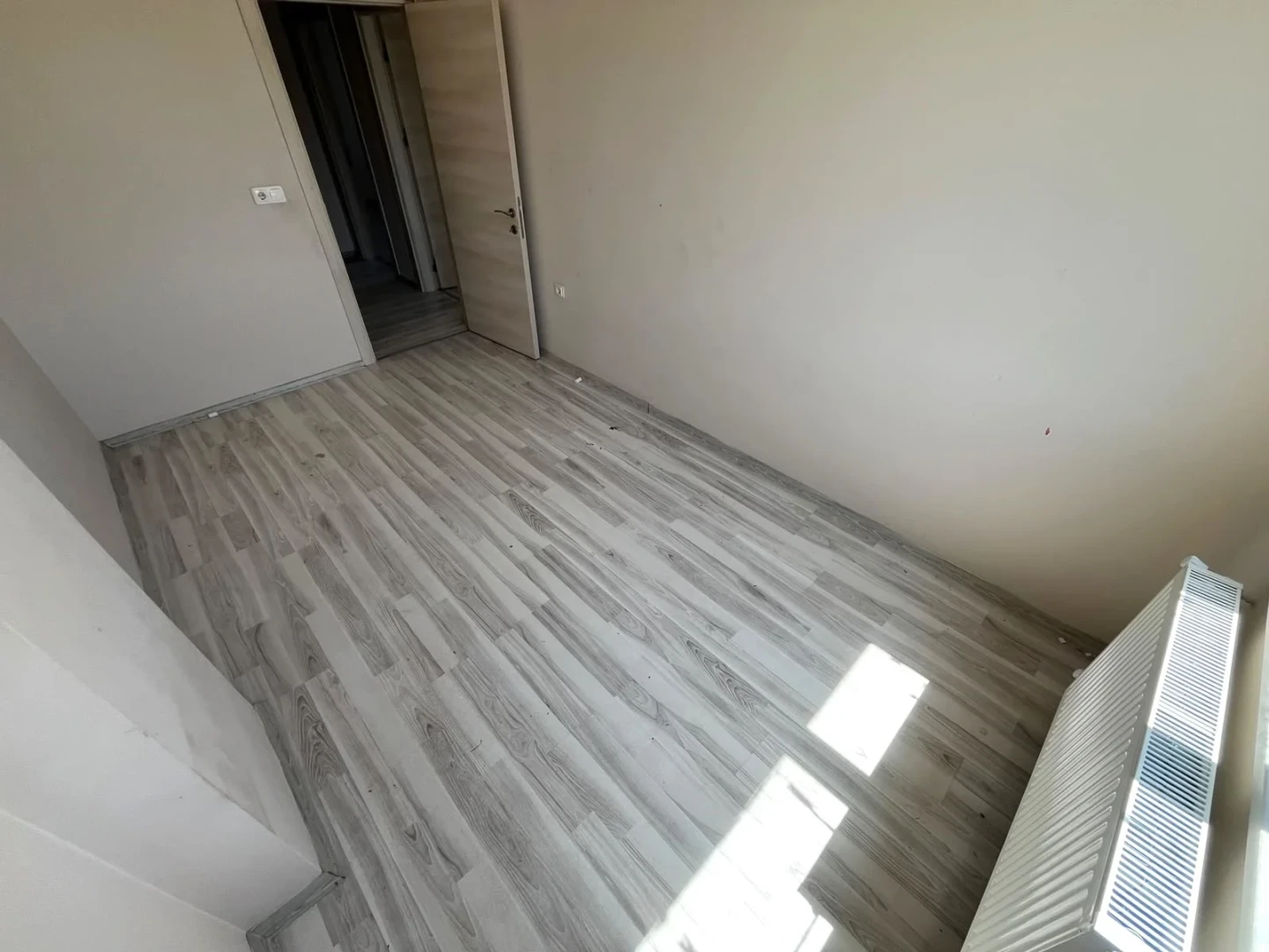 YÜKSEL'DEN ALTINKUM'DA DENİZE 650 M KREDİYE UYGUN 2+1 DAİRE