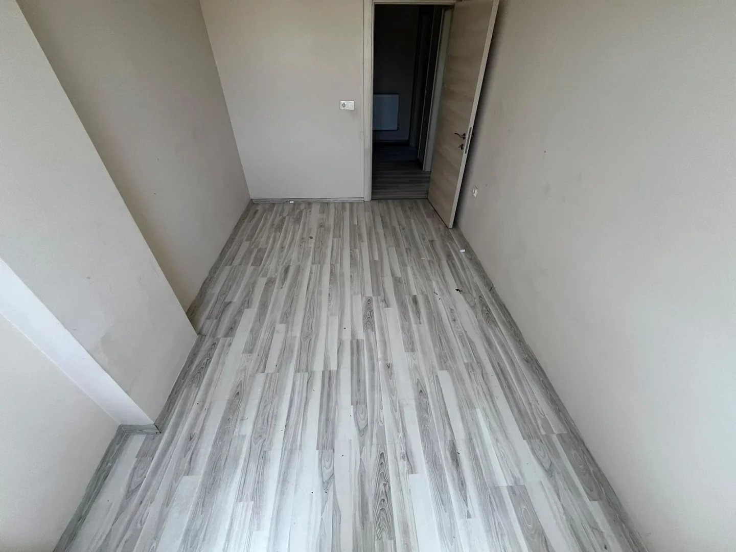 YÜKSEL'DEN ALTINKUM'DA DENİZE 650 M KREDİYE UYGUN 2+1 DAİRE