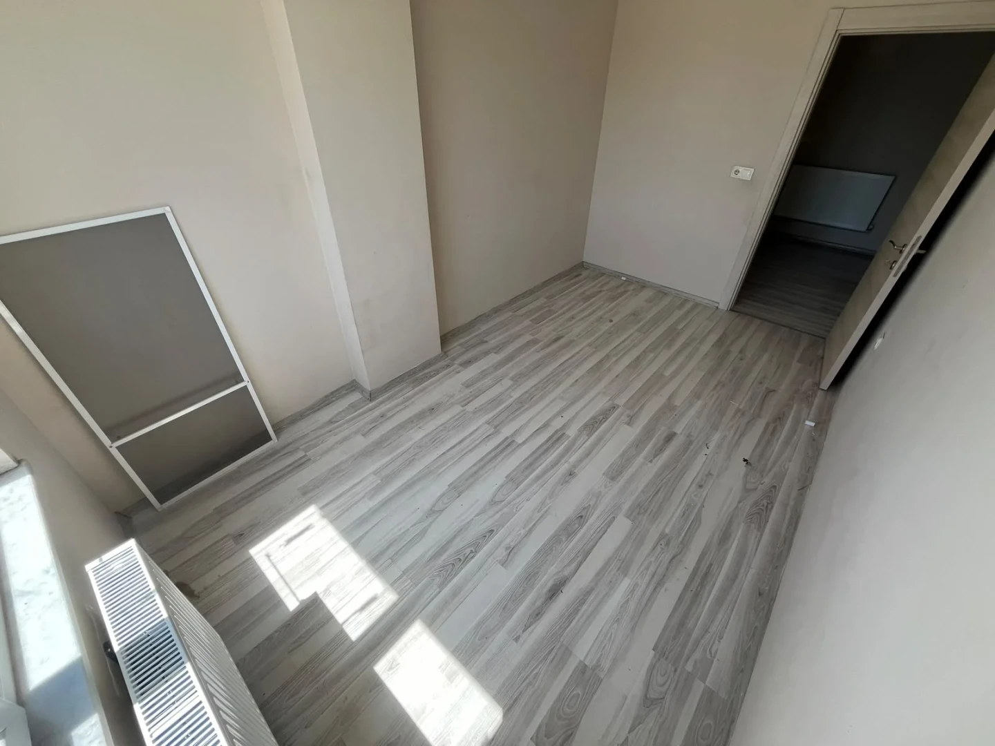 YÜKSEL'DEN ALTINKUM'DA DENİZE 650 M KREDİYE UYGUN 2+1 DAİRE