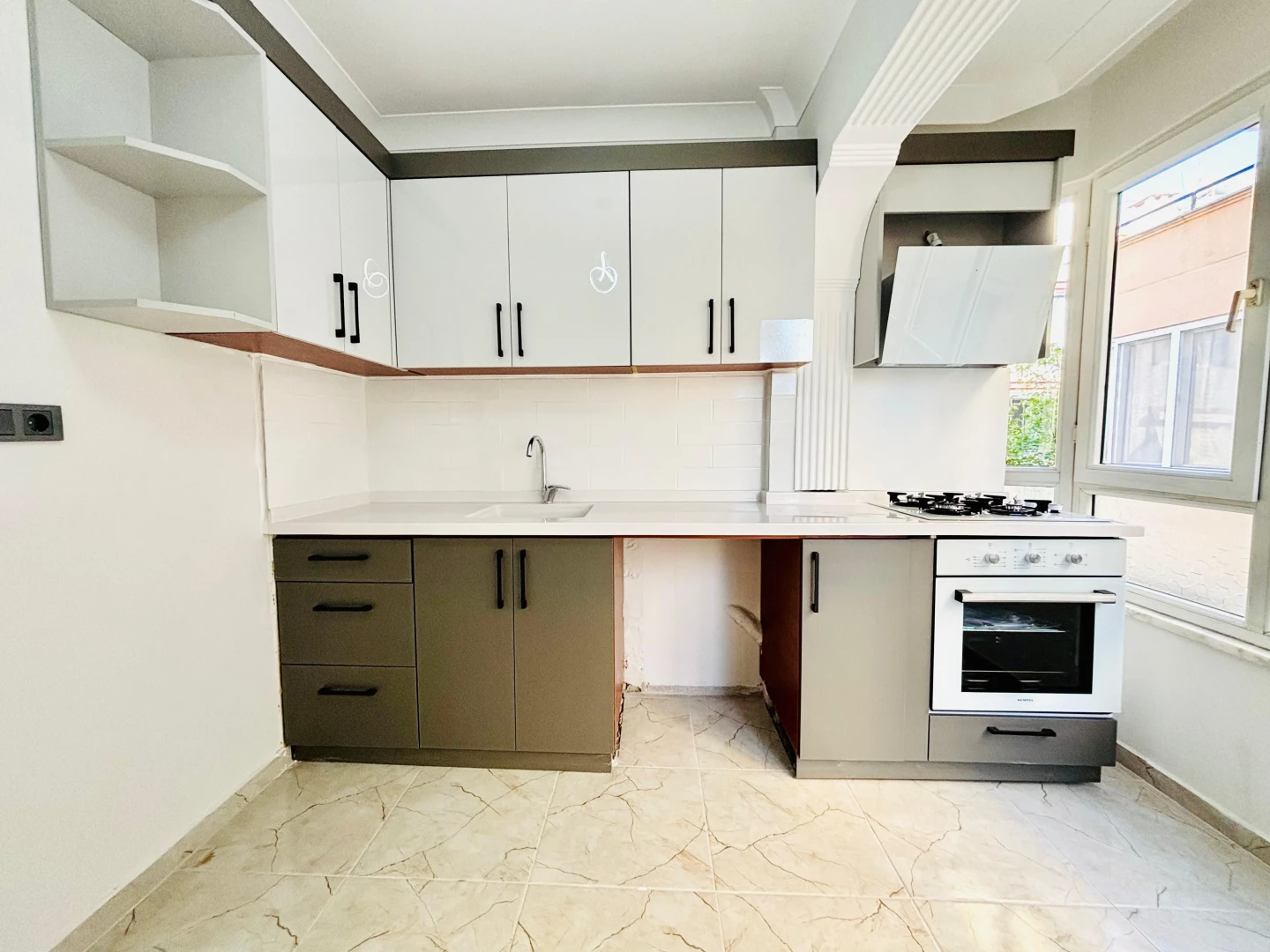 YÜKSEL'DEN AKÇAY MERKEZ'DE DENİZE 400 METRE 3+1 LÜKS DAİRE