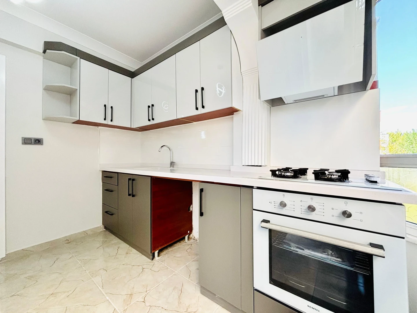 YÜKSEL'DEN AKÇAY MERKEZ'DE DENİZE 400 METRE 3+1 LÜKS DAİRE