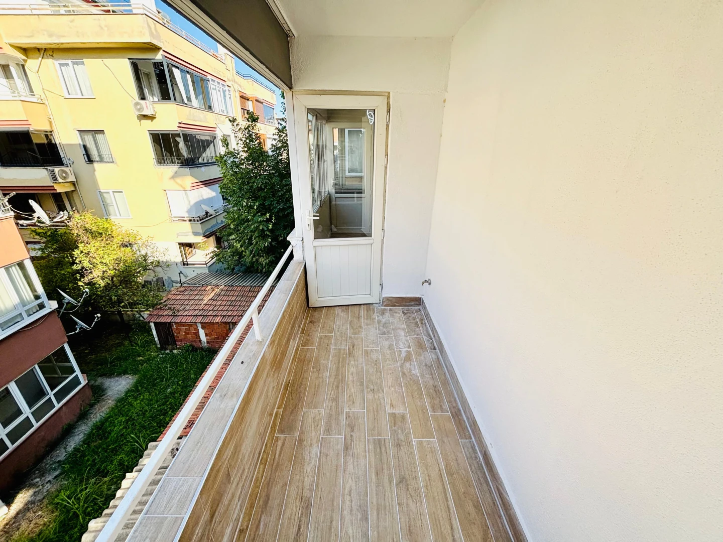 YÜKSEL'DEN AKÇAY MERKEZ'DE DENİZE 400 METRE 3+1 LÜKS DAİRE