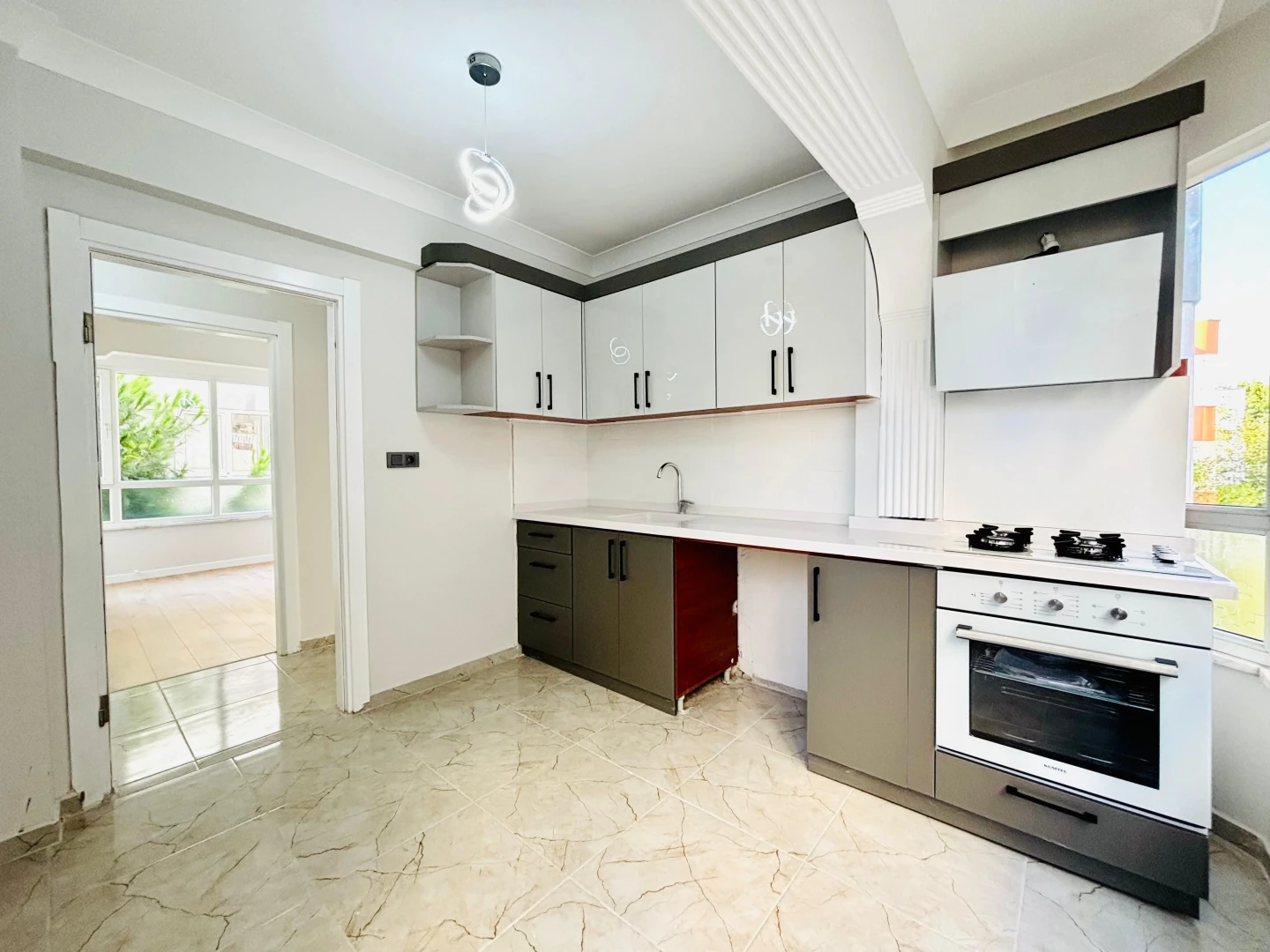 YÜKSEL'DEN AKÇAY MERKEZ'DE DENİZE 400 METRE 3+1 LÜKS DAİRE