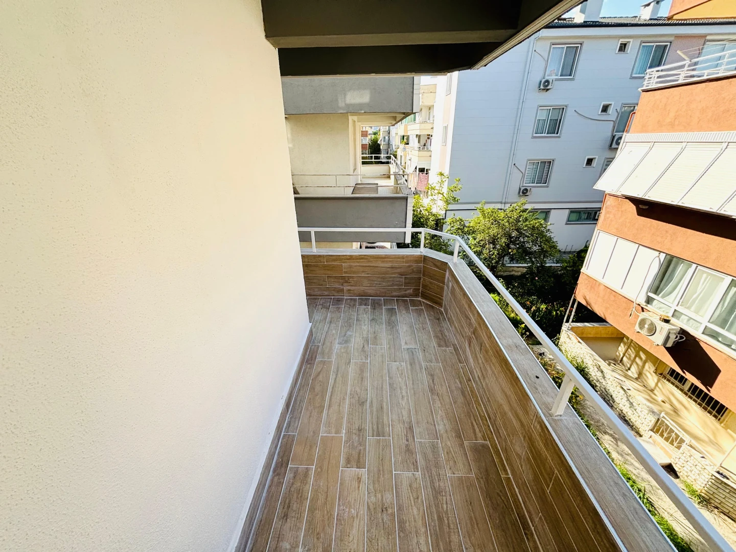 YÜKSEL'DEN AKÇAY MERKEZ'DE DENİZE 400 METRE 3+1 LÜKS DAİRE