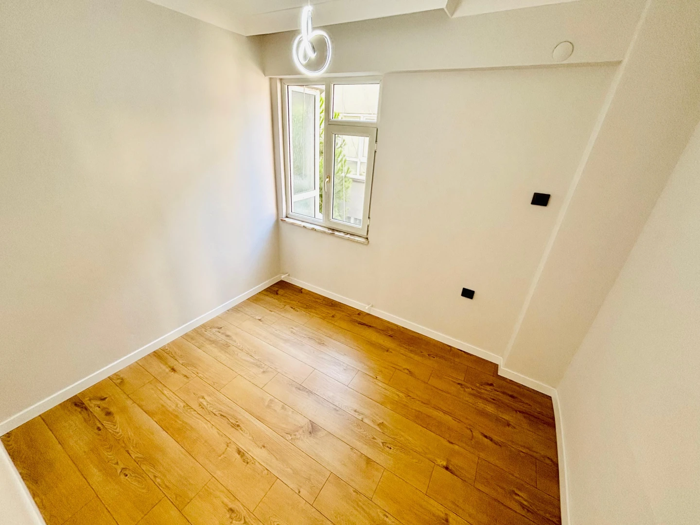 YÜKSEL'DEN AKÇAY MERKEZ'DE DENİZE 400 METRE 3+1 LÜKS DAİRE