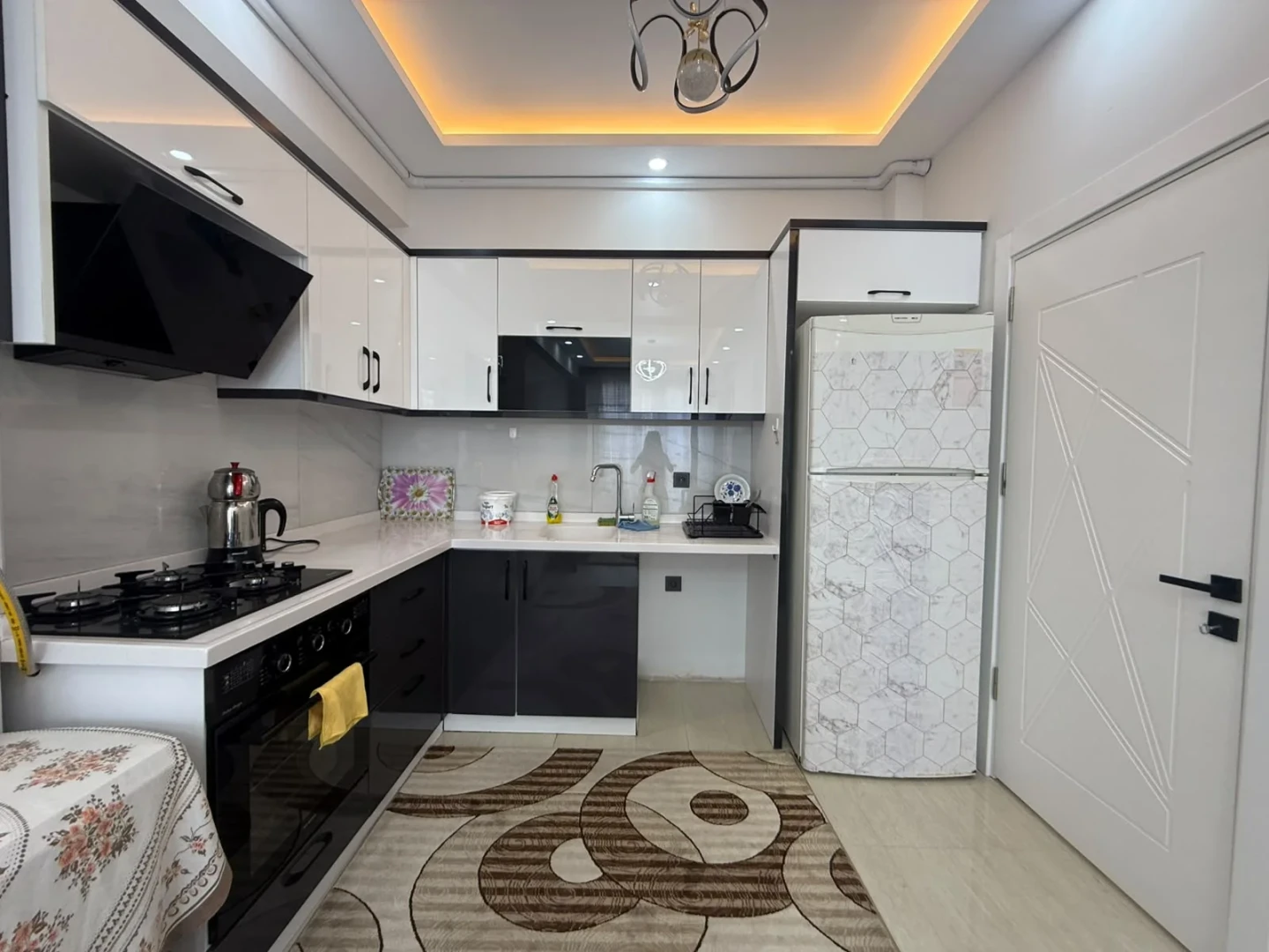 YÜKSEL'DEN FULL EŞYALI OTOPARKLI YERDEN ISITMALI 1+1 SIFIR DAİRE