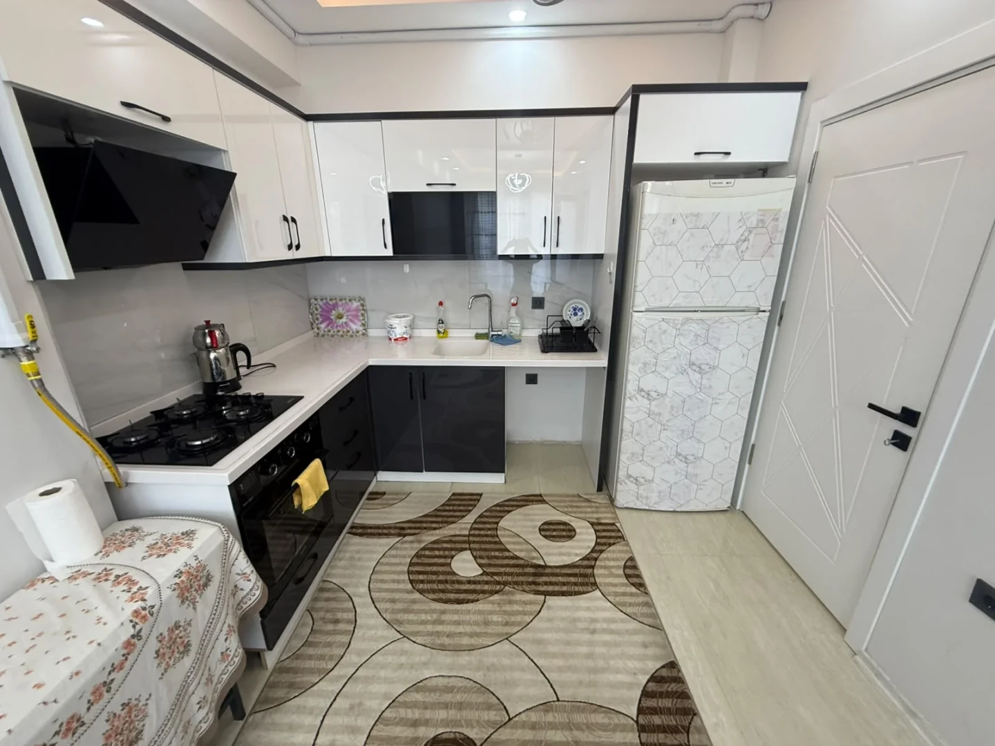 YÜKSEL'DEN FULL EŞYALI OTOPARKLI YERDEN ISITMALI 1+1 SIFIR DAİRE