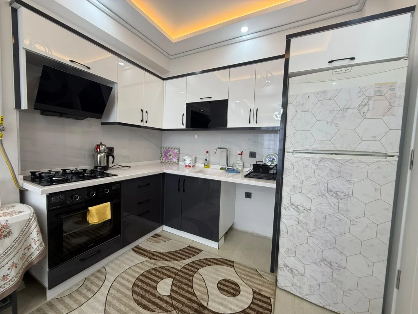 YÜKSEL'DEN FULL EŞYALI OTOPARKLI YERDEN ISITMALI 1+1 SIFIR DAİRE