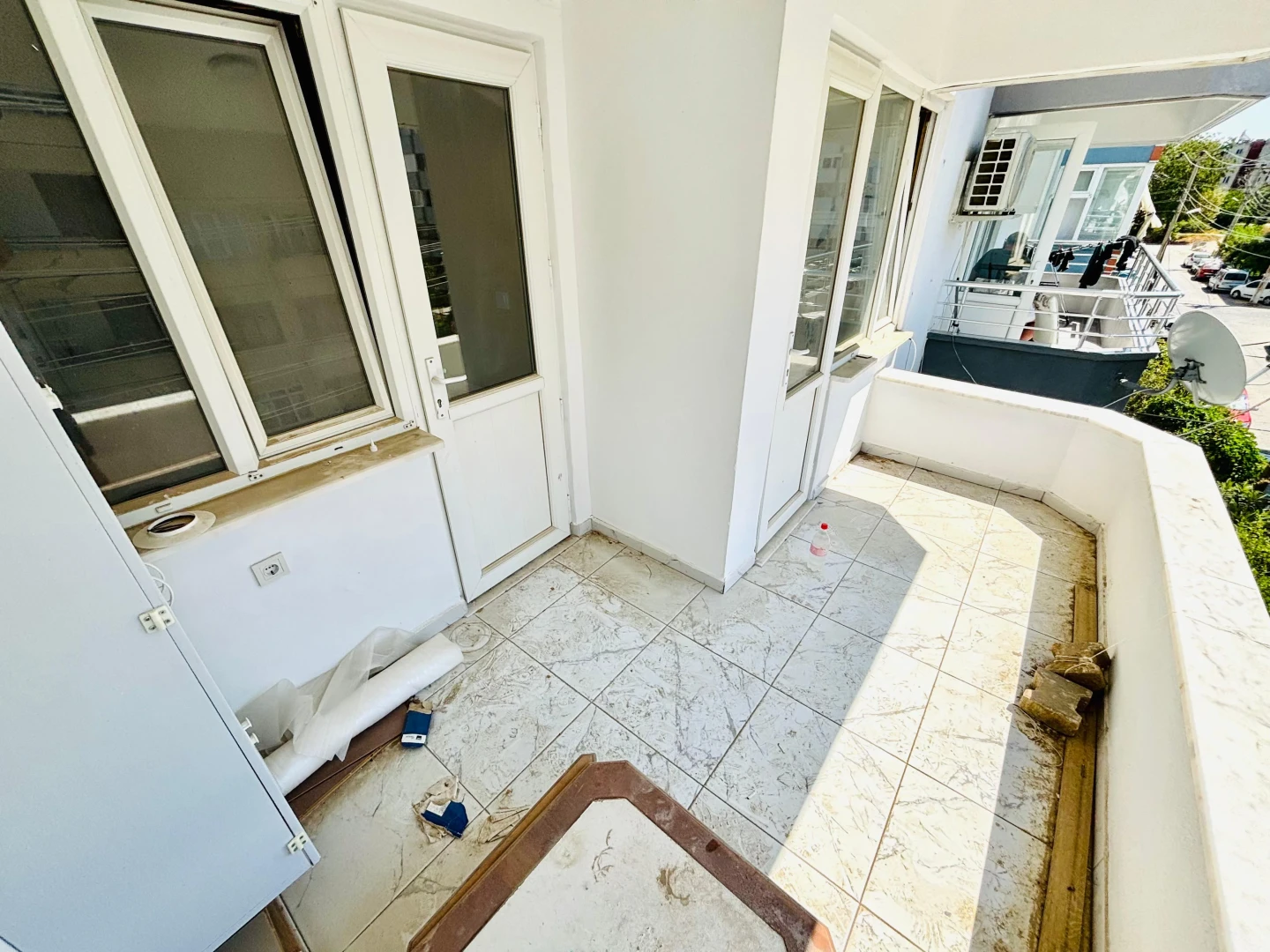 YÜKSEL'DEN AKÇAY MERKEZ'DE DENİZE 500 METRE ÖNCEPHE 2+1 DAİRE