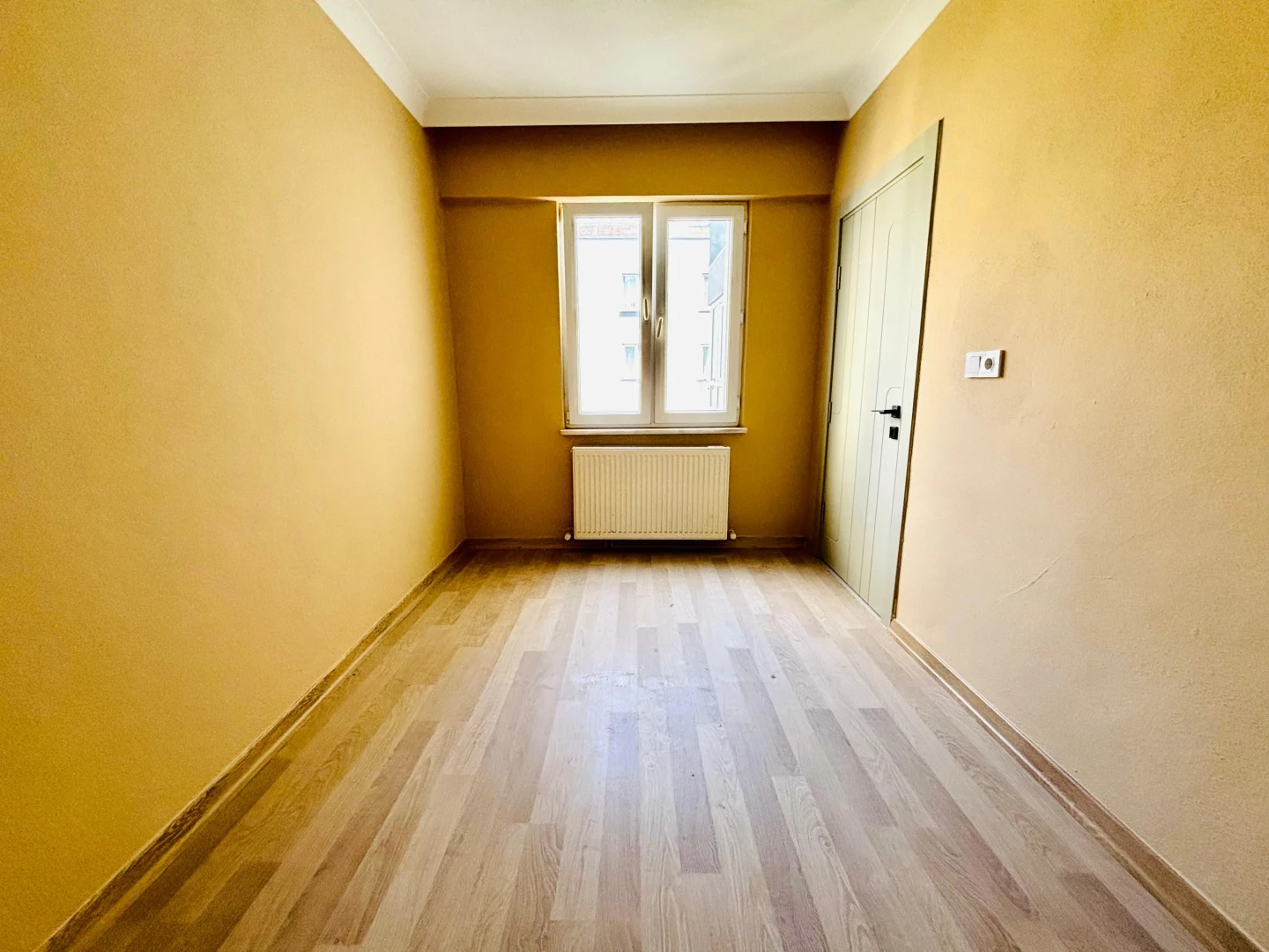 YÜKSEL'DEN AKÇAY MERKEZ'DE DENİZE 500 METRE ÖNCEPHE 2+1 DAİRE