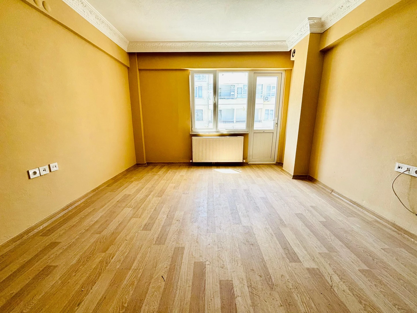 YÜKSEL'DEN AKÇAY MERKEZ'DE DENİZE 500 METRE ÖNCEPHE 2+1 DAİRE