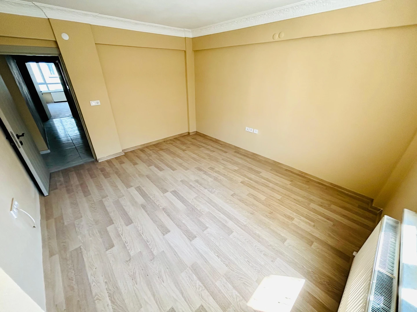 YÜKSEL'DEN AKÇAY MERKEZ'DE DENİZE 500 METRE ÖNCEPHE 2+1 DAİRE
