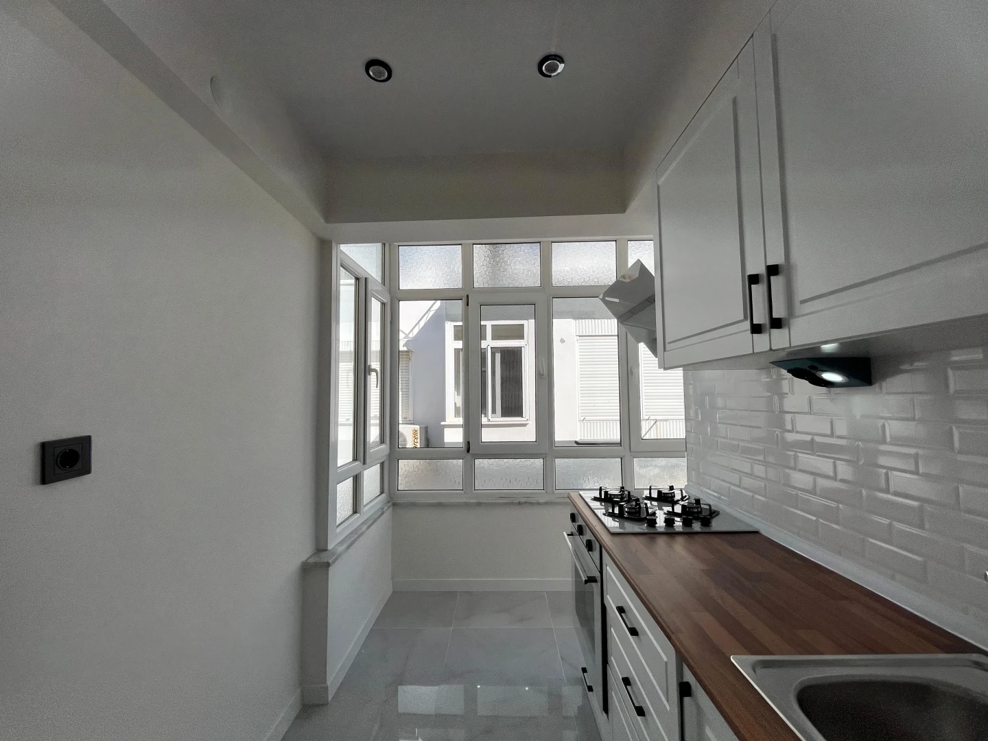 YÜKSELDEN AKÇAY MERKEZDE ÖN CEPHE AYRI MUTFAK 2+1 FIRSAT DAİRE