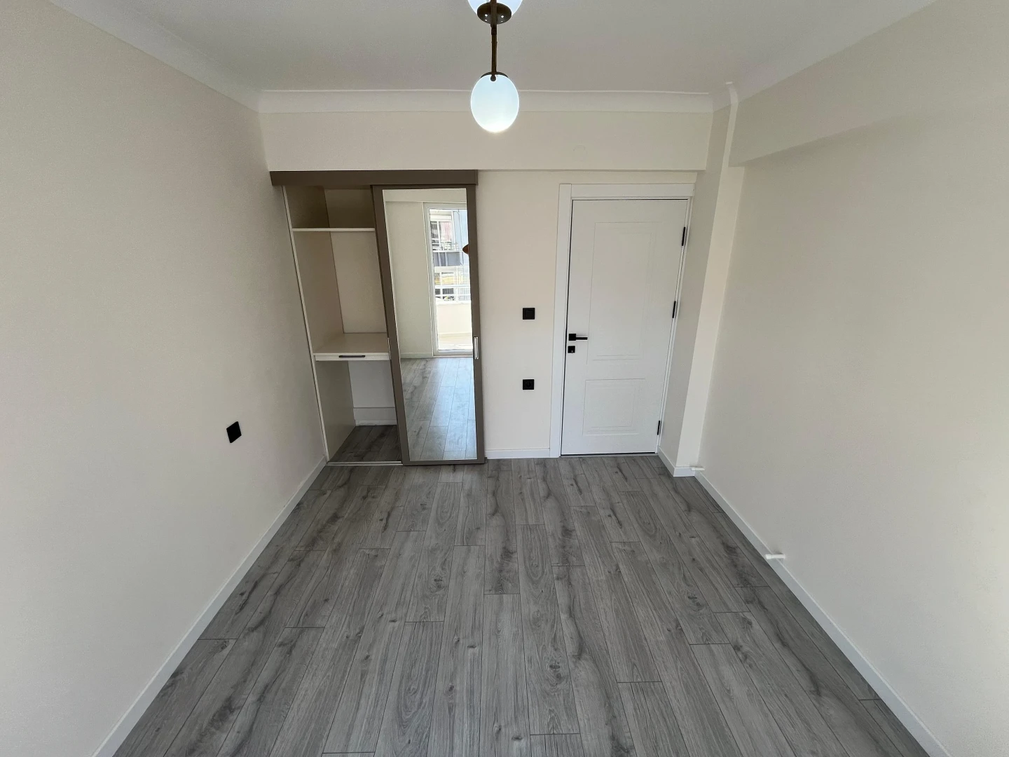 YÜKSELDEN AKÇAY MERKEZDE ÖN CEPHE AYRI MUTFAK 2+1 FIRSAT DAİRE