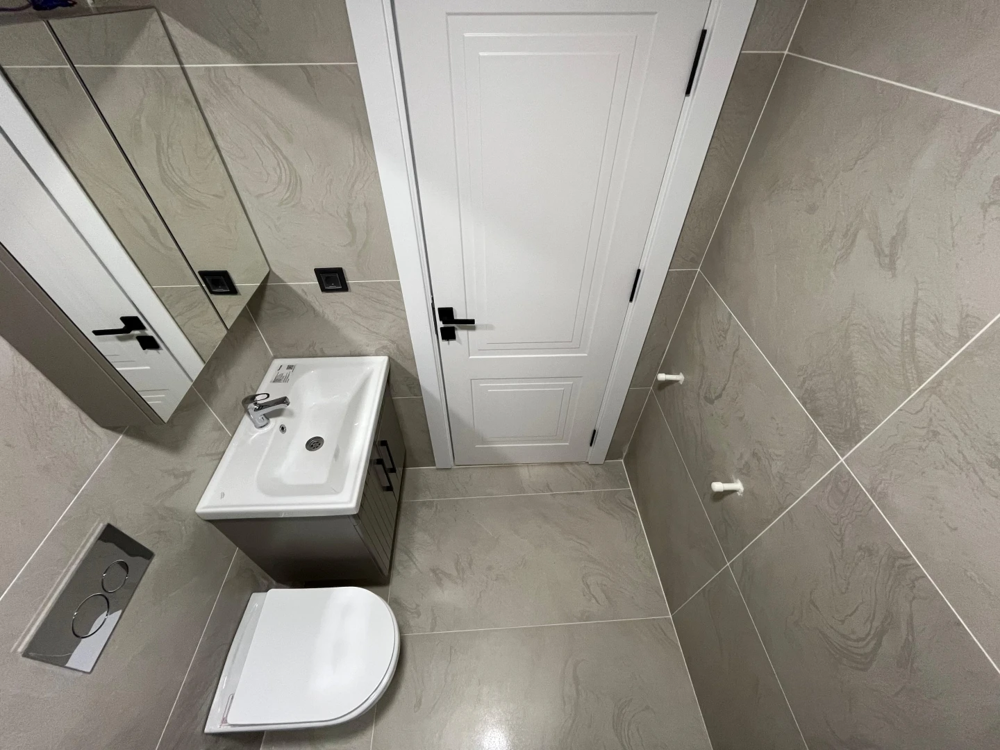 YÜKSELDEN AKÇAY MERKEZDE ÖN CEPHE AYRI MUTFAK 2+1 FIRSAT DAİRE