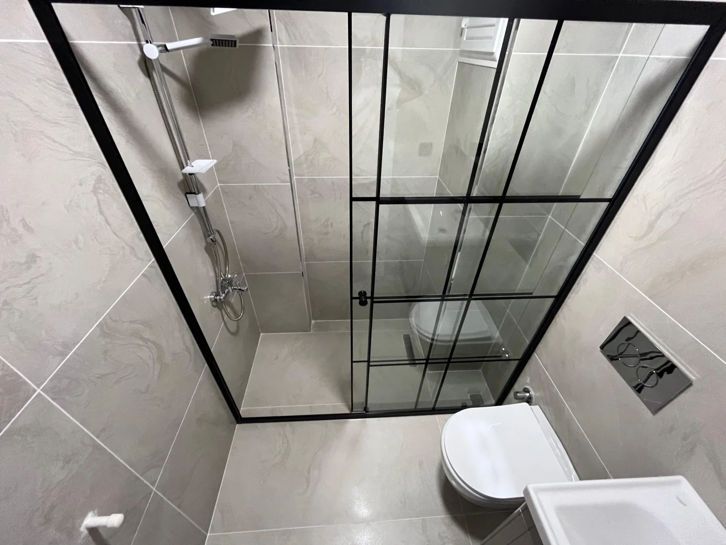 YÜKSELDEN AKÇAY MERKEZDE ÖN CEPHE AYRI MUTFAK 2+1 FIRSAT DAİRE