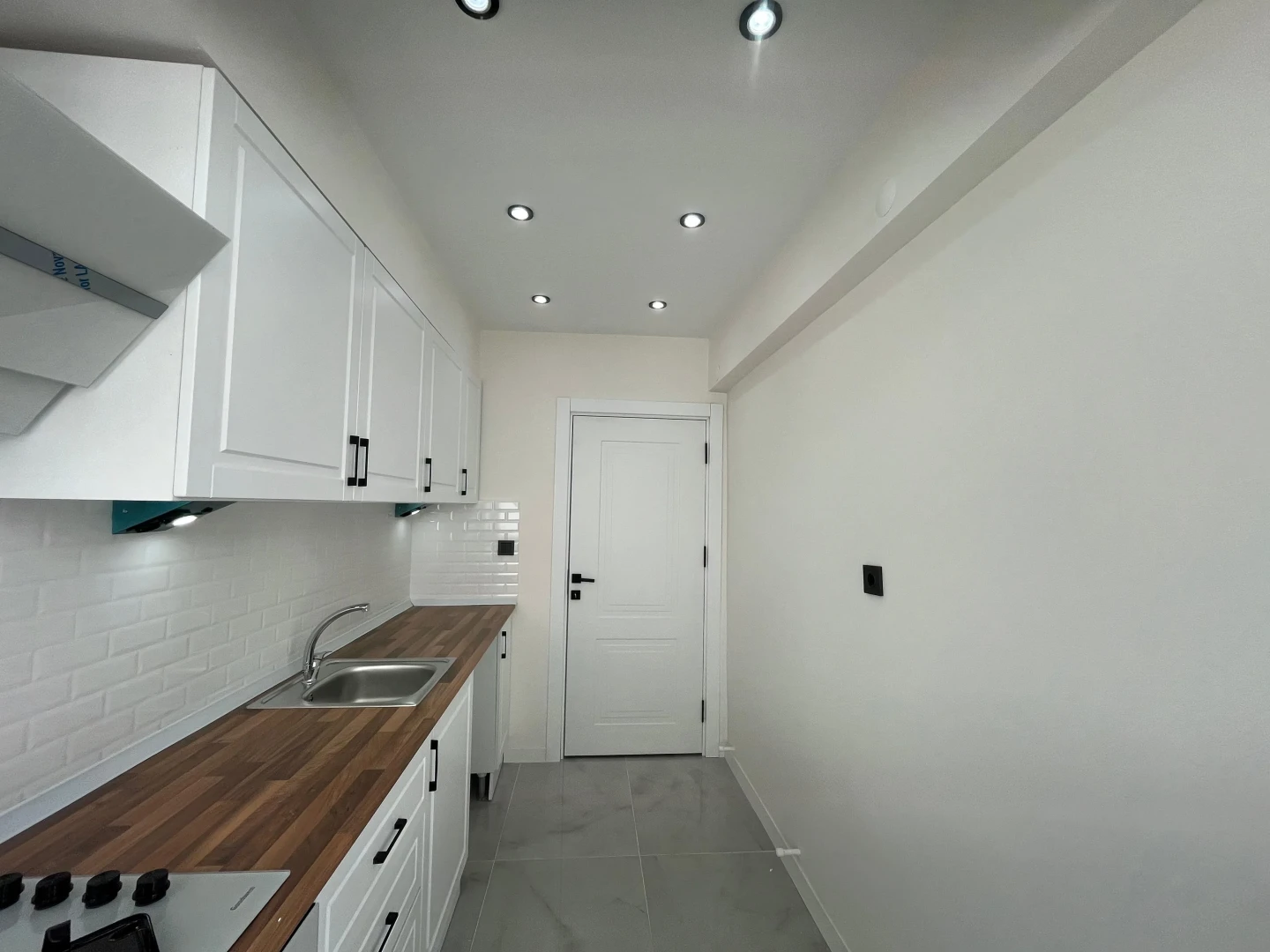 YÜKSELDEN AKÇAY MERKEZDE ÖN CEPHE AYRI MUTFAK 2+1 FIRSAT DAİRE